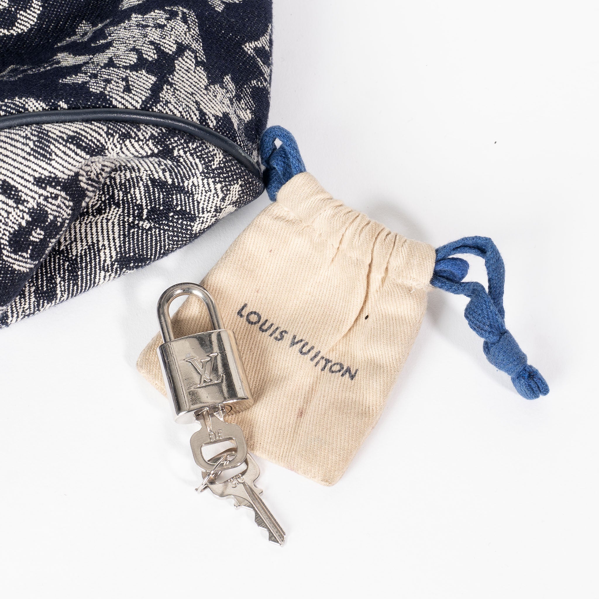 Rare Limited Edition Louis Vuitton Bleu Tapestry Monogram Keepall 50