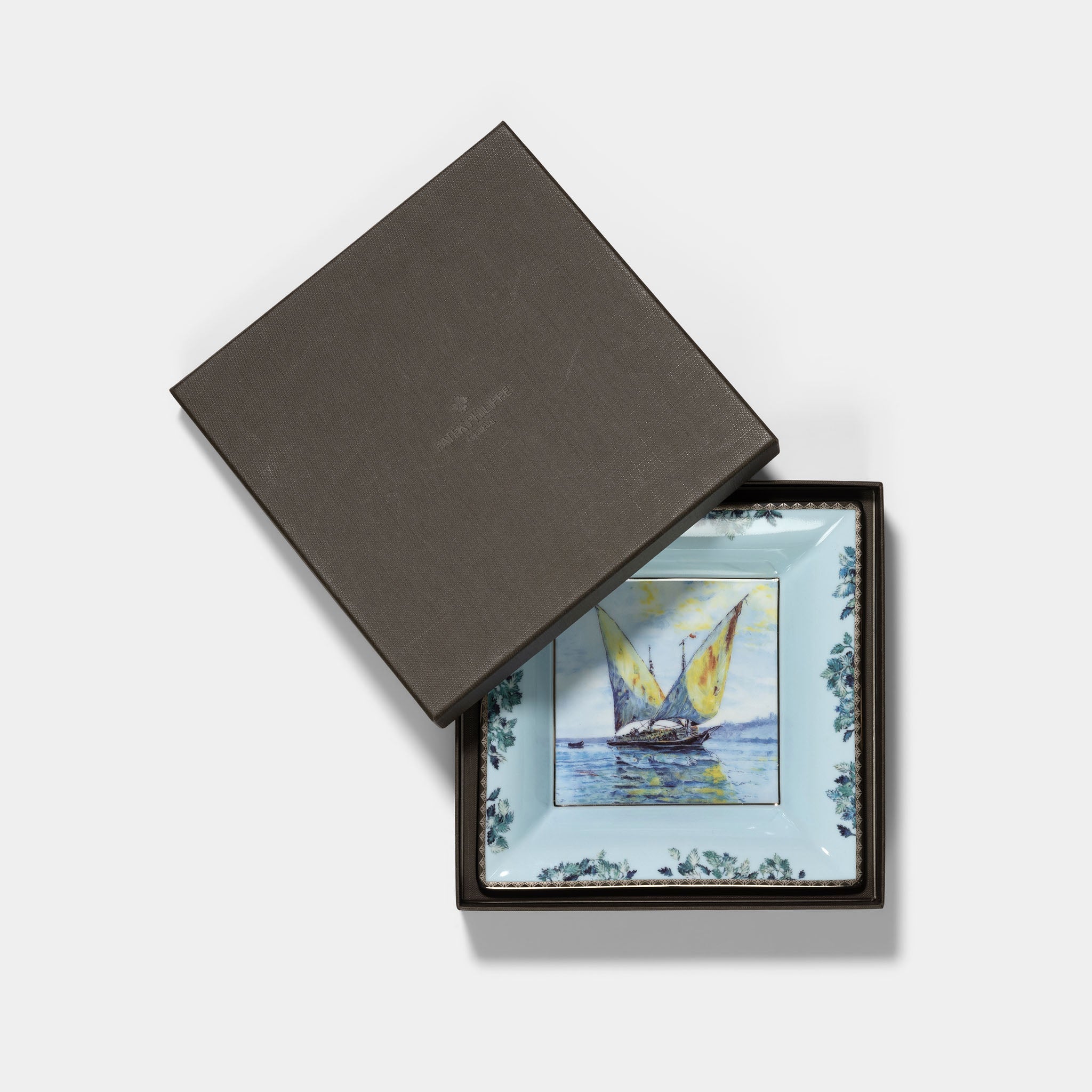 Patek Philippe Porcelan "L'aube sur le lac " Limoges Vide Poche Dish Trinket