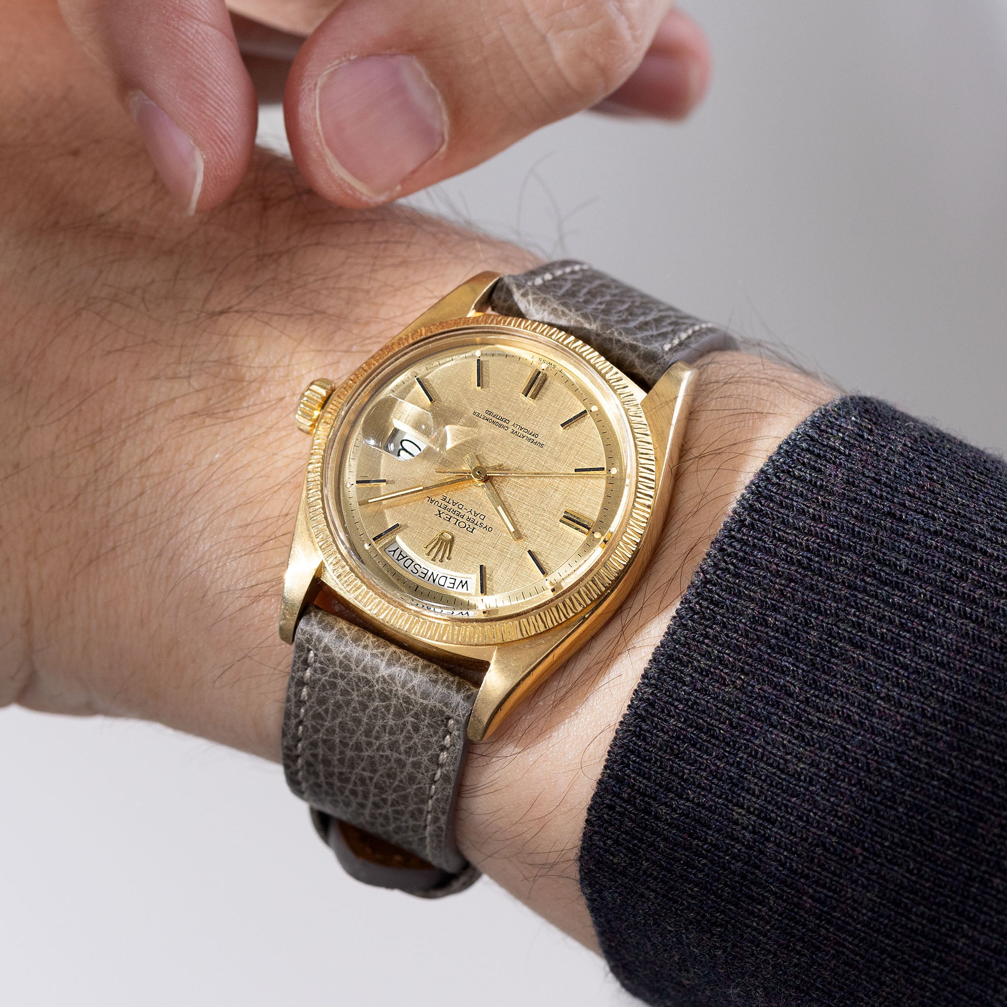 Rolex Day-Date 1807 Bark finish with gold Linen dial - incoming
