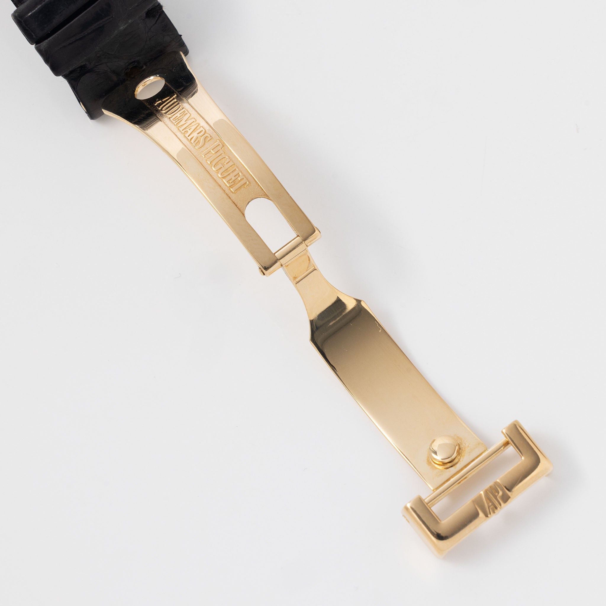 Audemars Piguet Quantième Perpetual Edward Piguet Cream Dial in 18k yellow gold ref. 25682BA