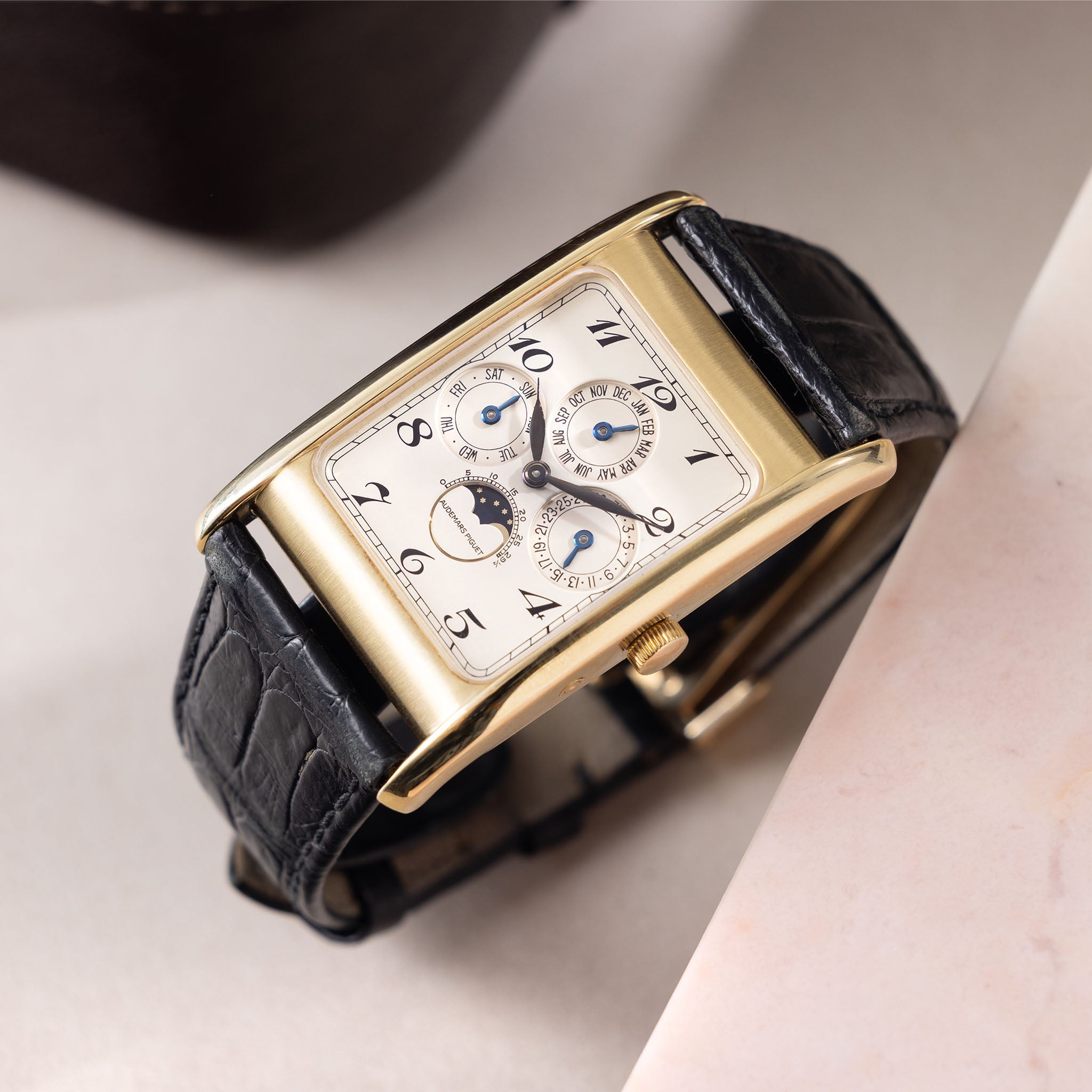 Audemars Piguet Quantième Perpetual Edward Piguet Cream Dial in 18k yellow gold ref. 25682BA