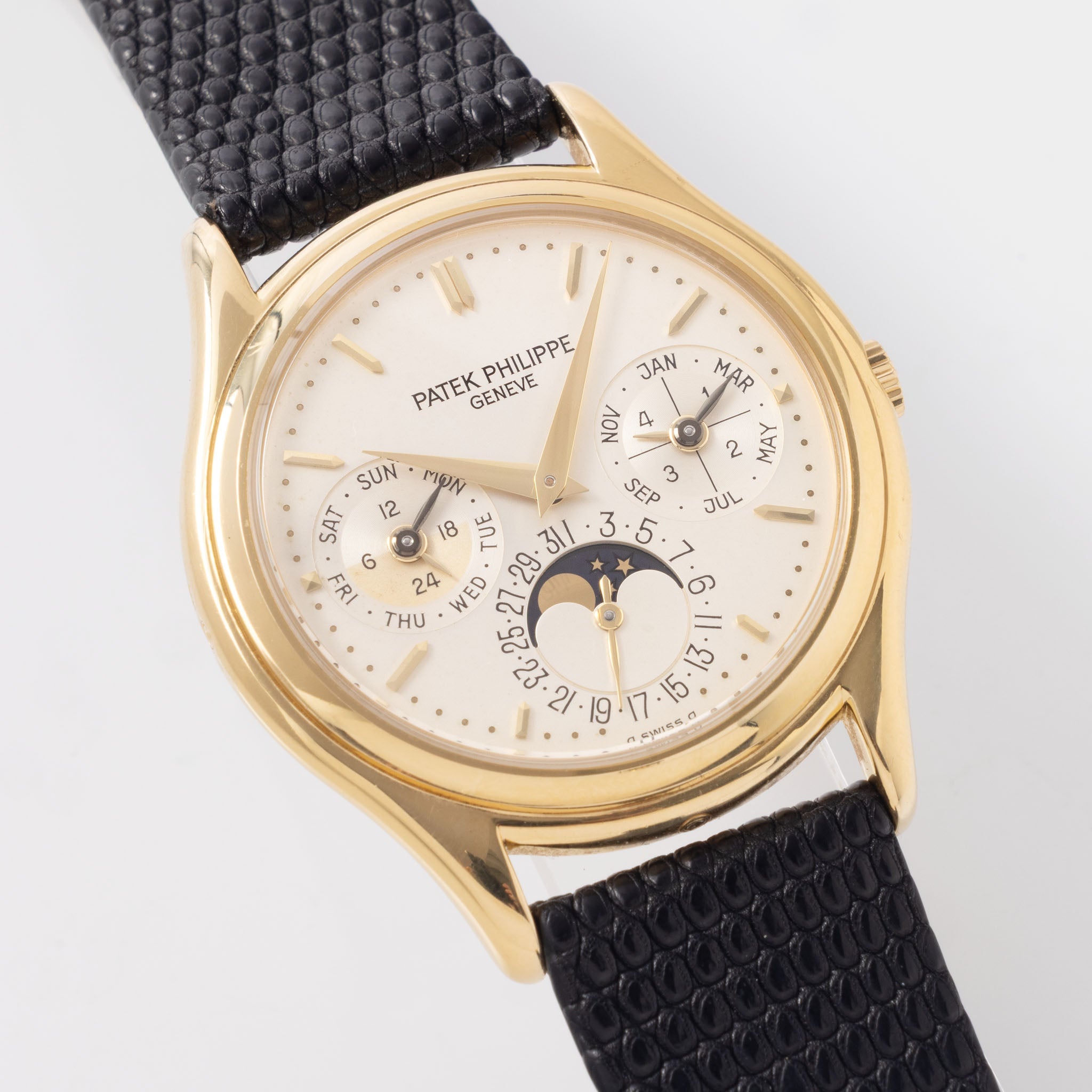 Patek Philippe Perpetual Calendar 3940J 2nd series with Box Extract of the Archives and Service Papers in 18k yellow gold