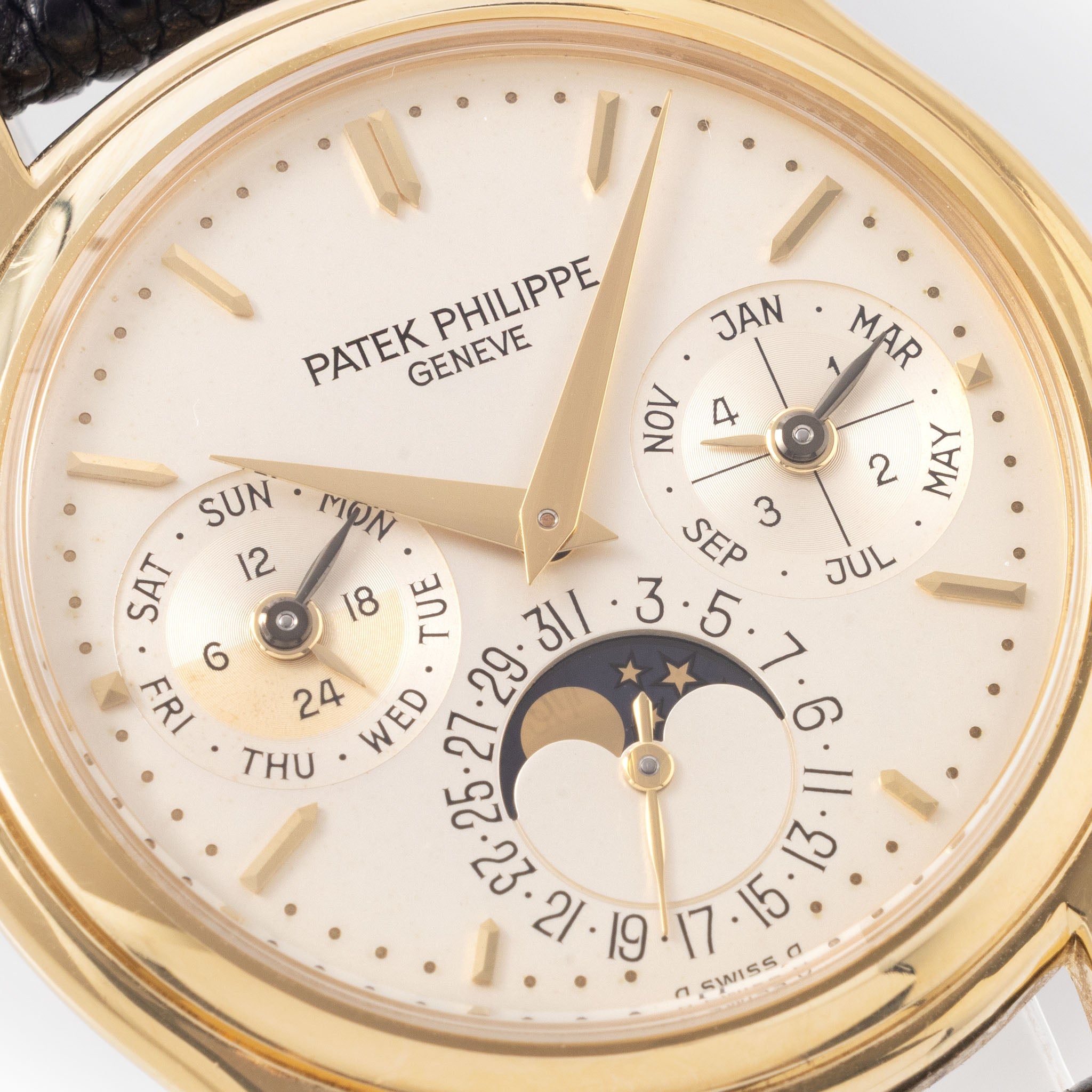 Patek Philippe Perpetual Calendar 3940J 2nd series with Box Extract of the Archives and Service Papers in 18k yellow gold