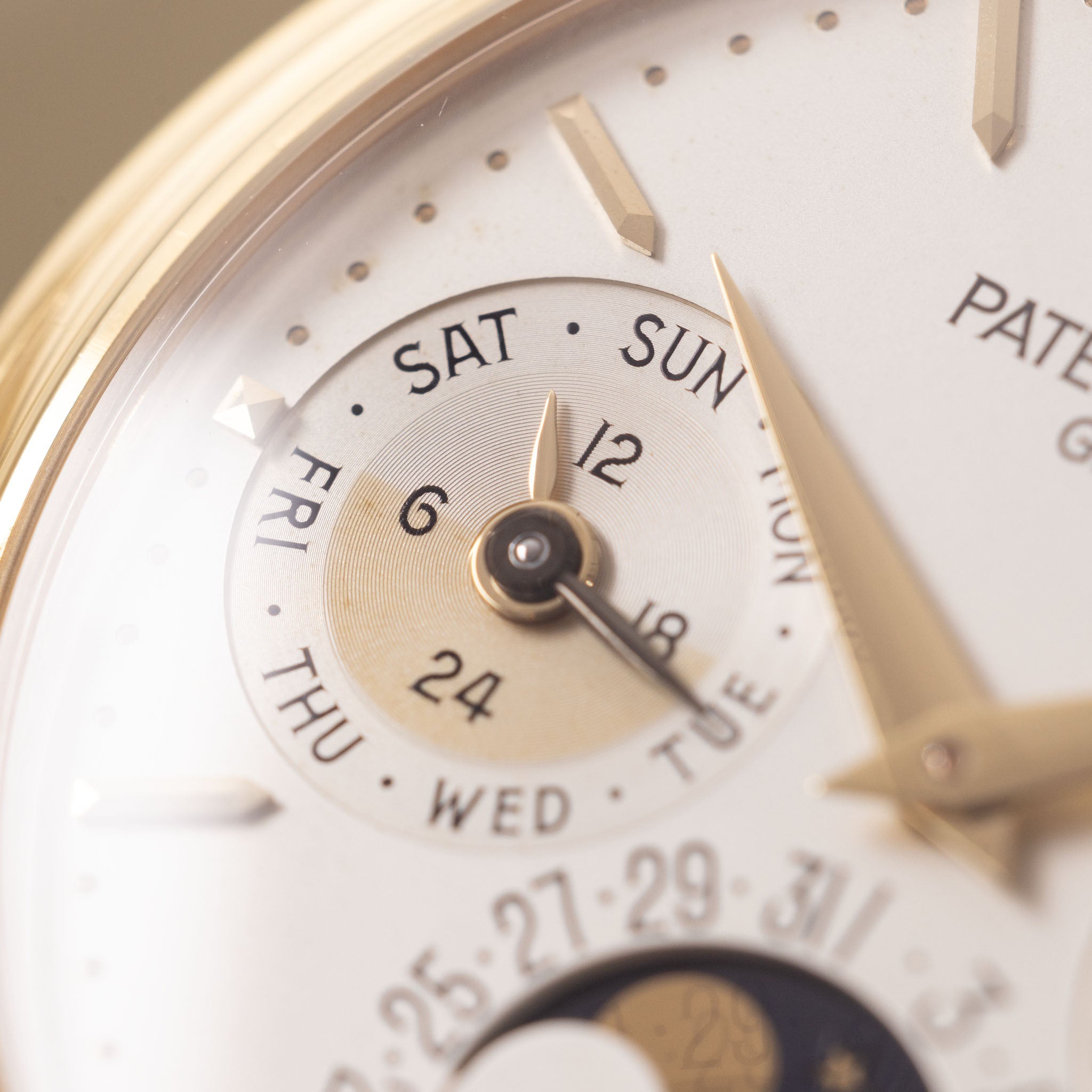 Patek Philippe Perpetual Calendar 3940J 2nd series with Box Extract of the Archives and Service Papers in 18k yellow gold
