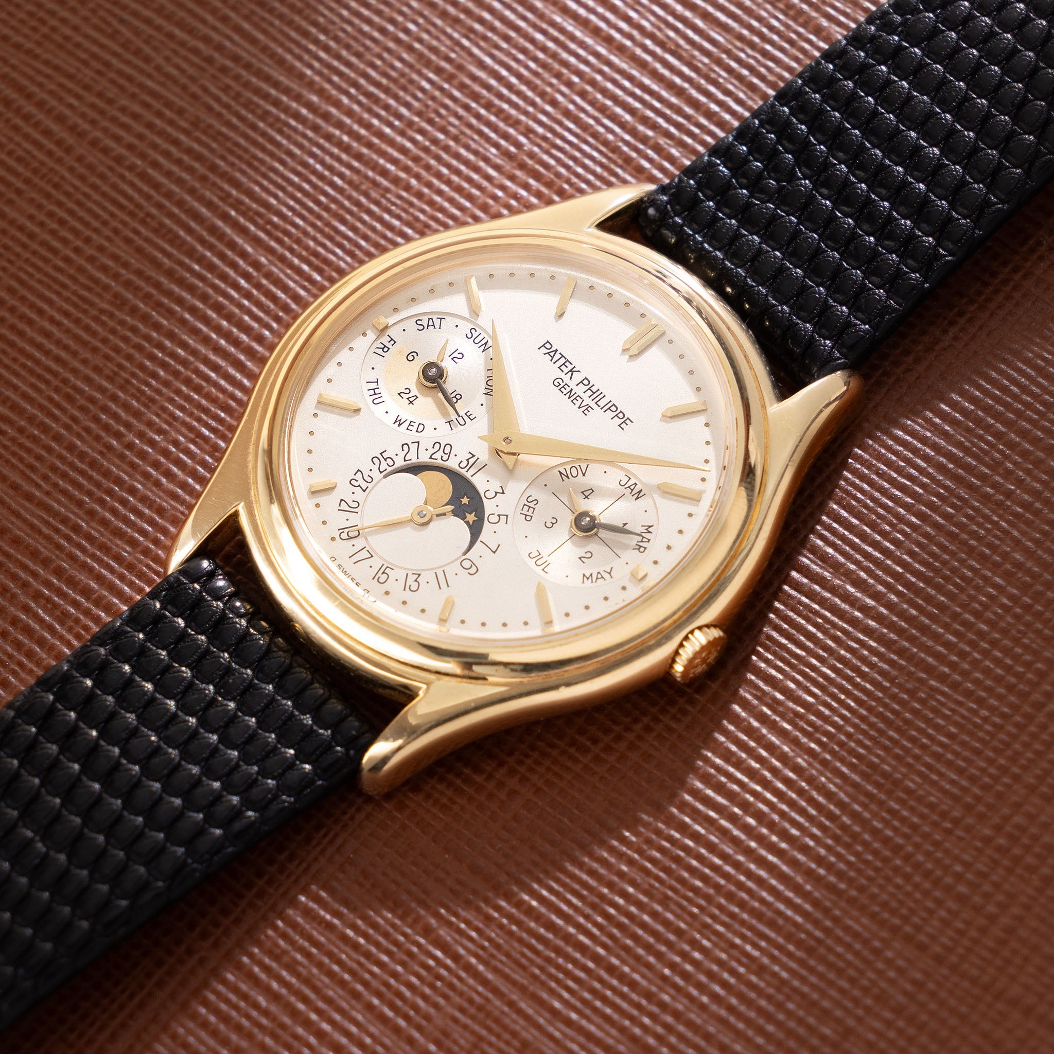 Patek Philippe Perpetual Calendar 3940J 2nd series with Box Extract of the Archives and Service Papers in 18k yellow gold