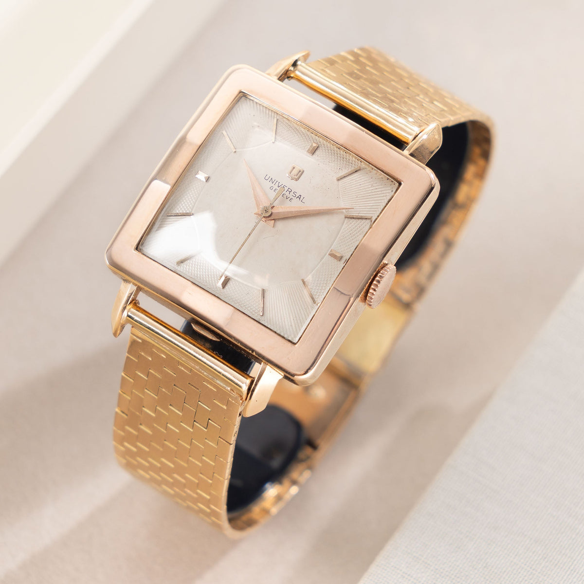 Universal Genève “Cioccolatone“ 18k Rose Gold Oversized Dress-watch with unique Guilloché Dial on Brick Style Bracelet ref. 10228 2