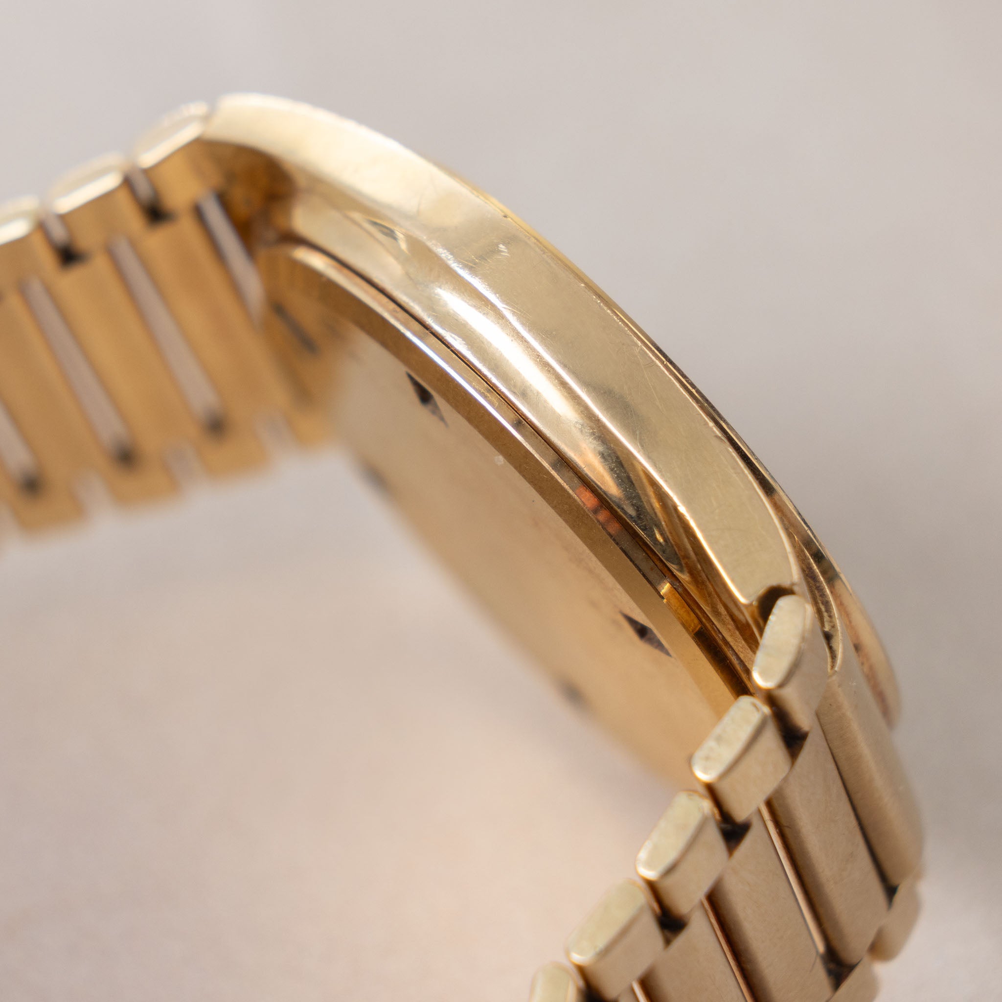 IWC Ingenieur SL Linen Khanjar Dial from original owner family with Box, Booklets , original certificate of origin and Provenance ref 9227 in 18 k yellow gold