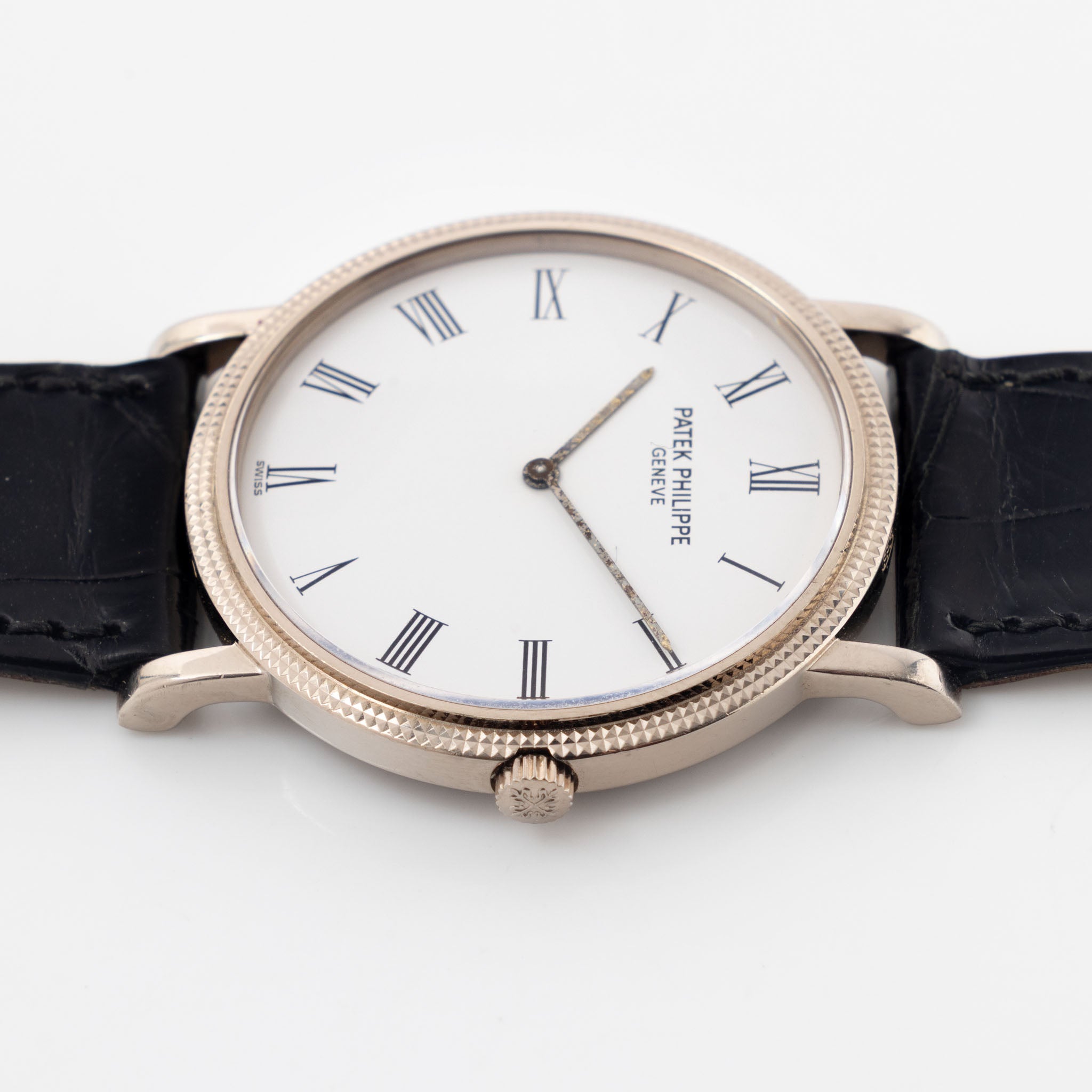 Patek Philippe Calatrava 3520G Clous de Paris in 18k White gold Porcelain Dial with Original Certificate of Origin