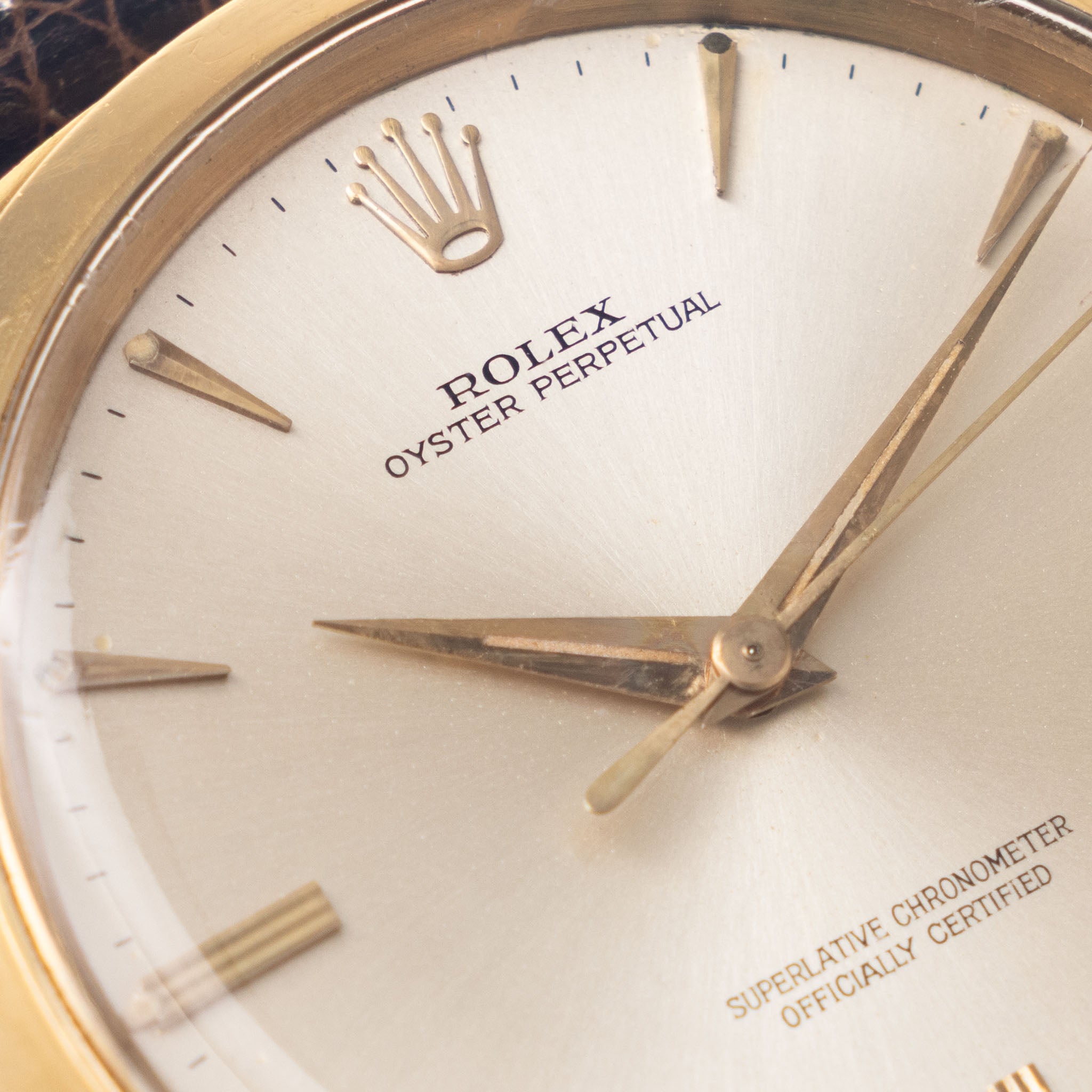 Rolex Oversized Oyster-Perpetual 1012 Silver Swiss Only Dial in 18k Yellow Gold - 36 mm