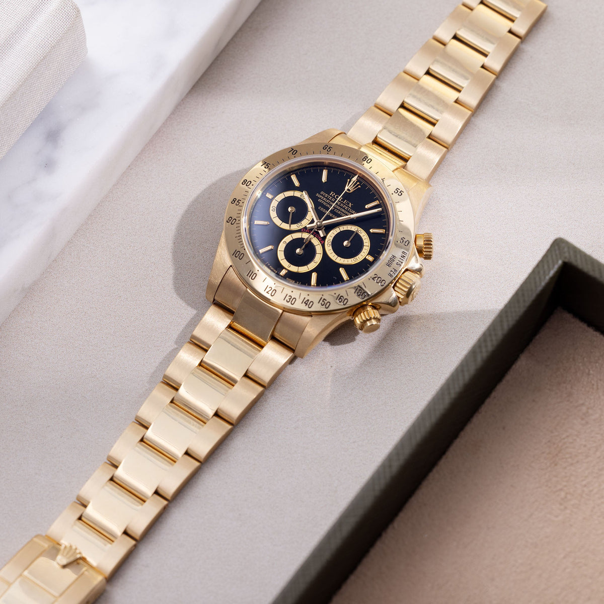Rolex Cosmograph Daytona 16520 Black Floating Dial in 18k Yellow Gold with Original Guarantee Paper and Accessories