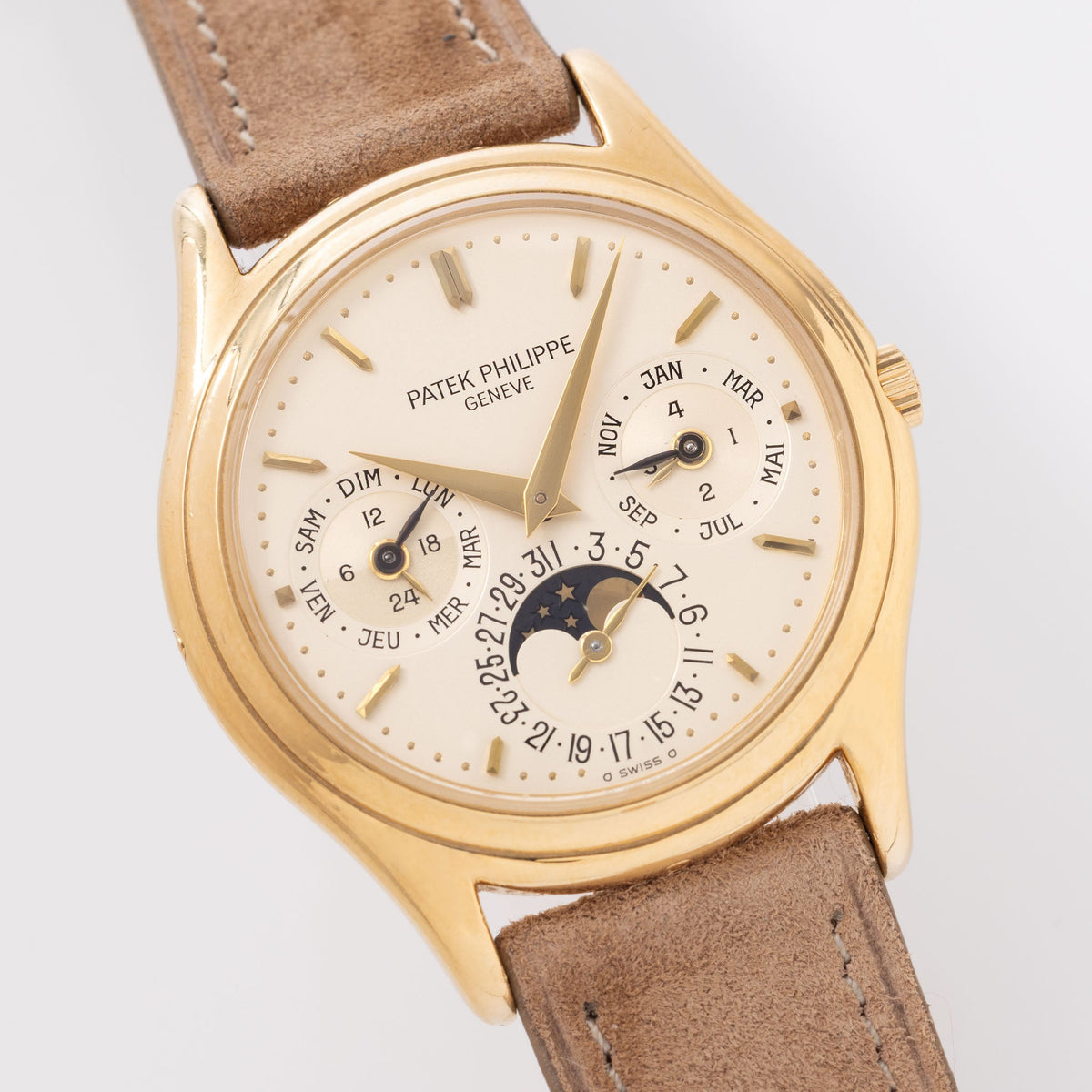 Patek Philippe Perpetual Calendar 3940J Early Second Series in 18k yellow gold with Box and Extract of the Archives