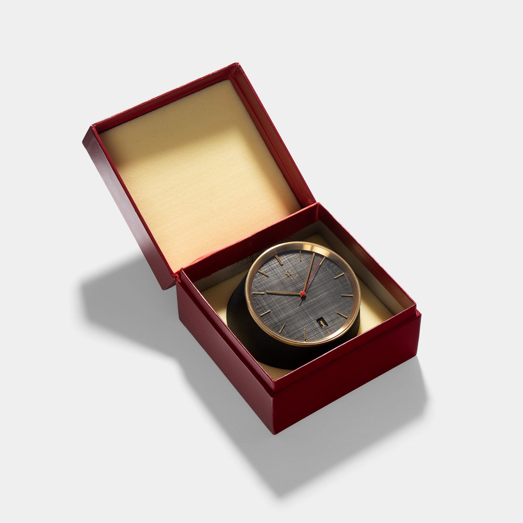 Omega Truncated Line Desk Clock Reference 5565