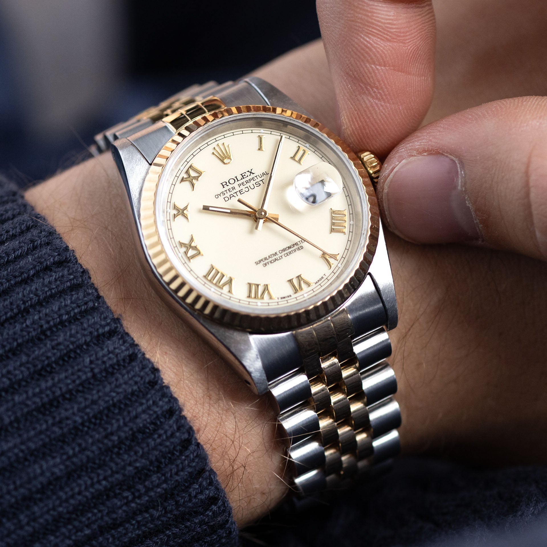 Rolex watch discount serial number 16233