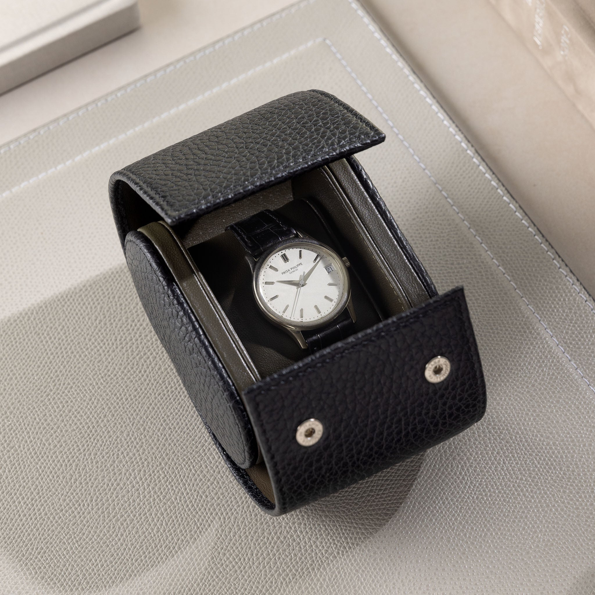 Luxury_Oval_Black_Leather_Watch_Box_For_Patek_Philippe_Watches