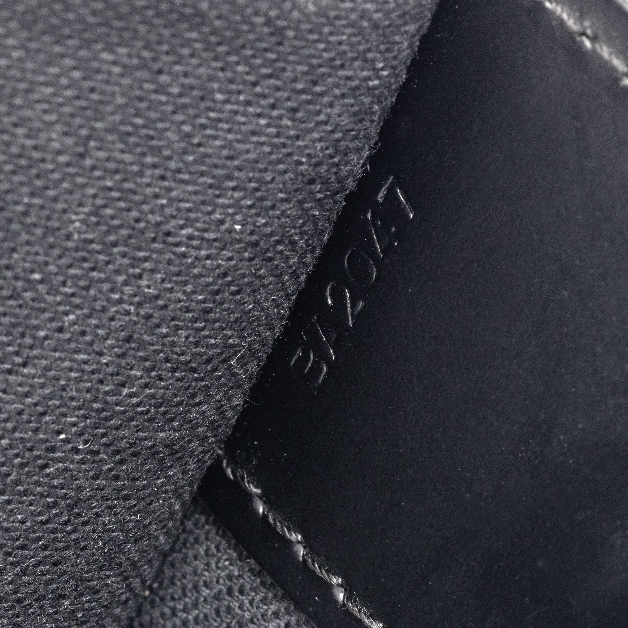 8_Quality__Louis_Vuitton_Taiga_Laguito_Robusto_Business_Bag

