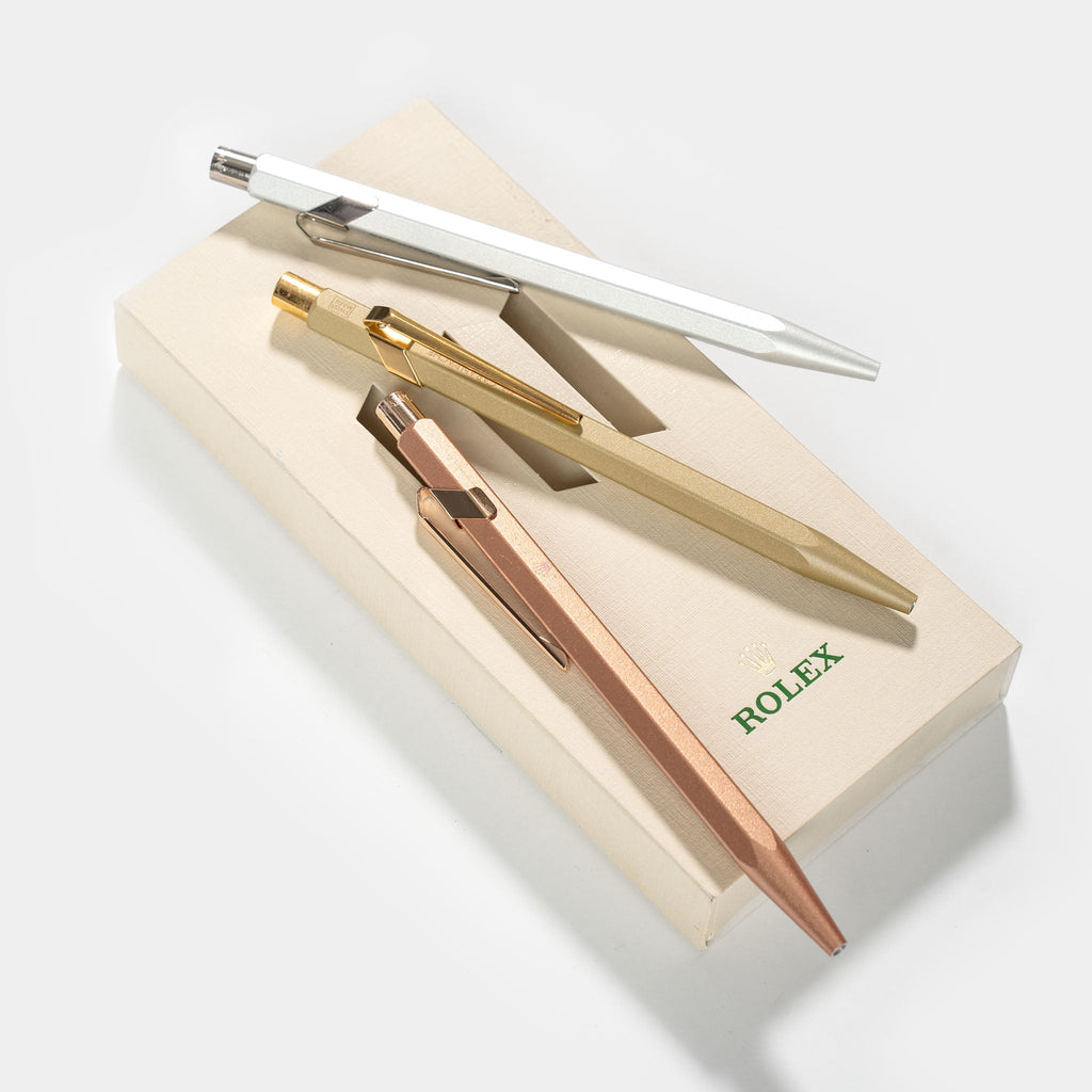 Lot De 5 Stylos Rolex / Caran D'Ache 2025 - Cadeau D'agent Autorisé - Neufs En Boîte - Encre Bleue - Corps Métal