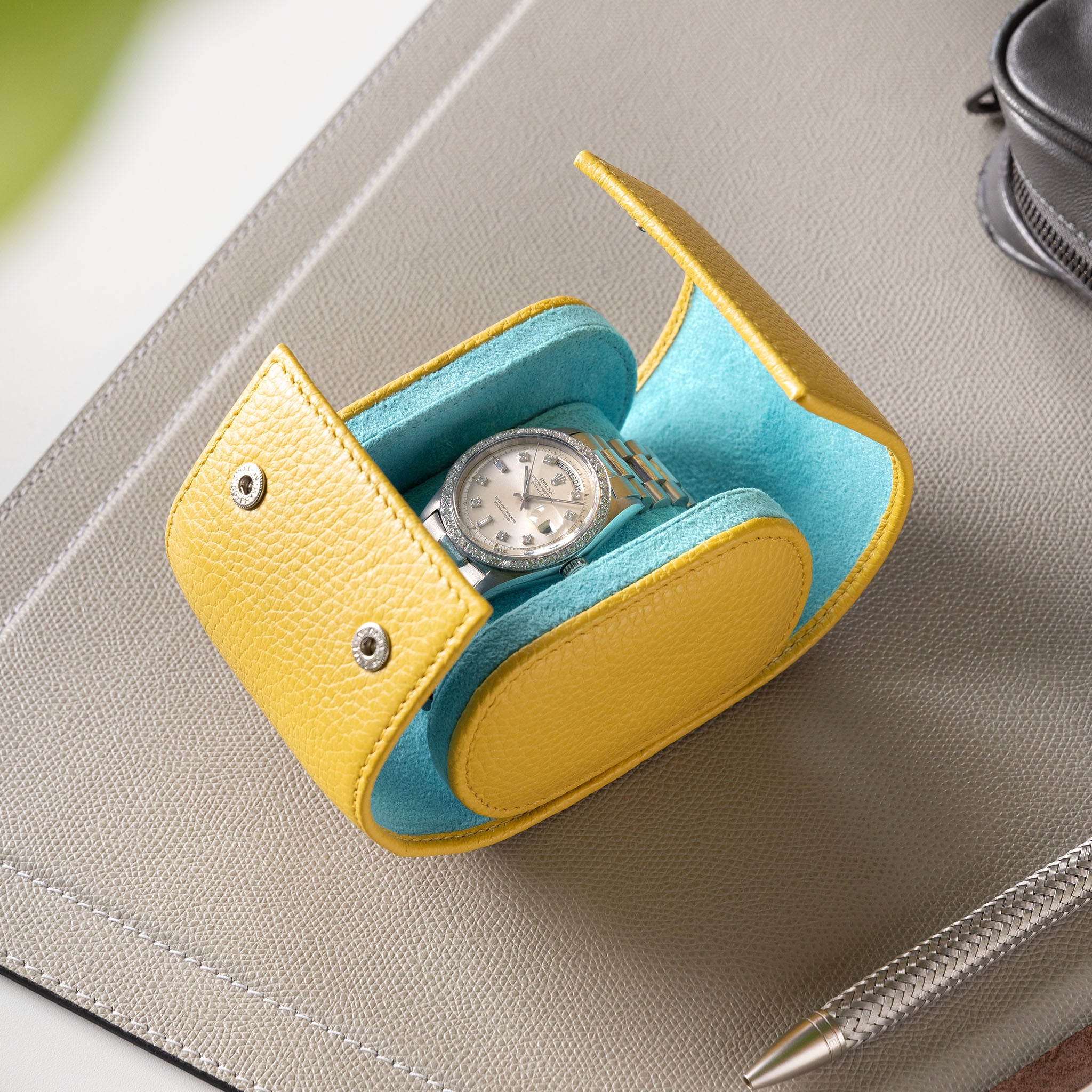 Oval Single Watch Rich Yellow Leather Watch Box