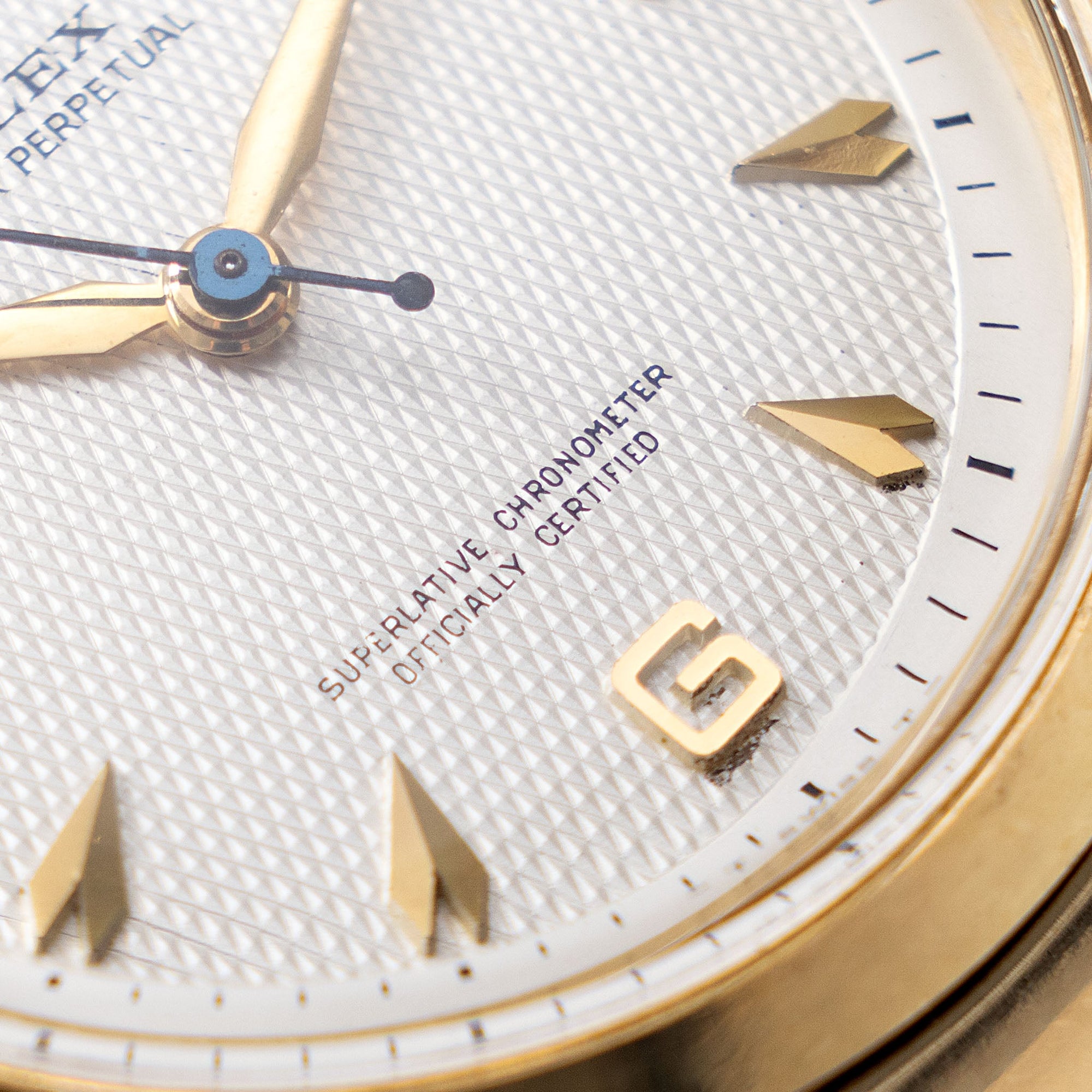 https://bulangandsons.eu/cdn/shop/files/W-2929RolexOysterPerpetualSilverWaffleDialref5500in14kyellowgold_011.jpg?v=1727101446&width=2000
