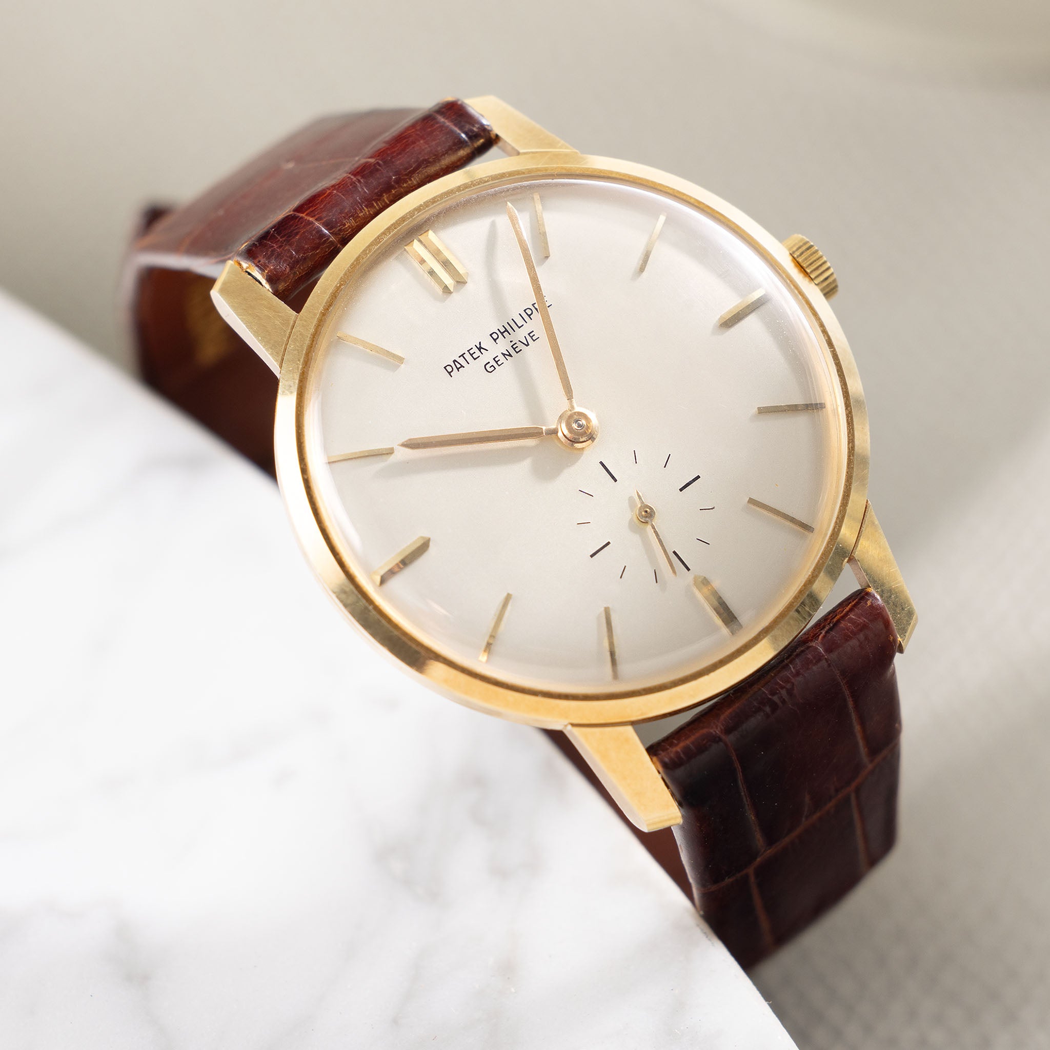 Patek Philippe Calatrava in 18 k yellow gold ref 2598 New old stock condition with box and original Paper