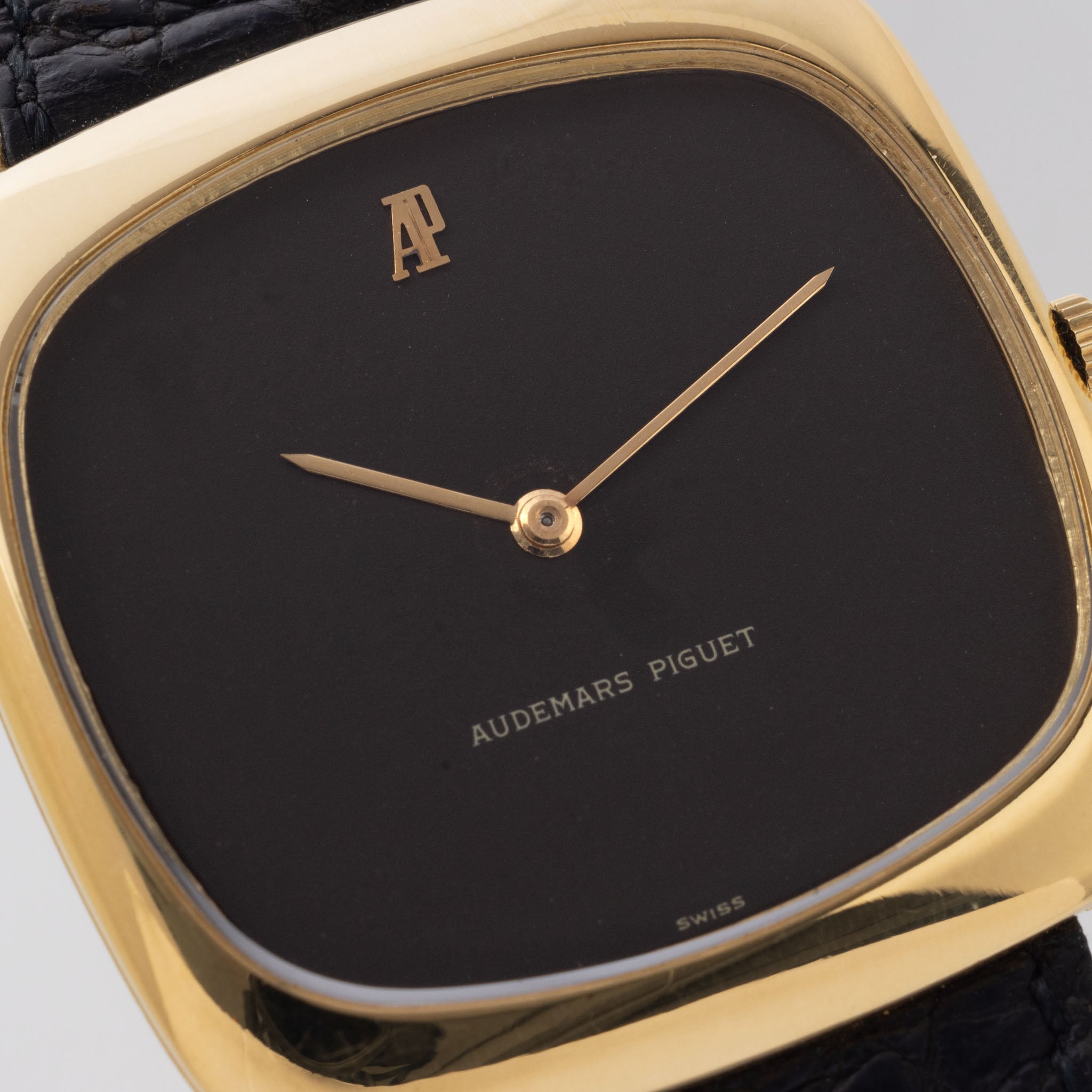 Audemars  Piguet  "Coussin " 18 k yellow gold Dresswatch “ultra thin “