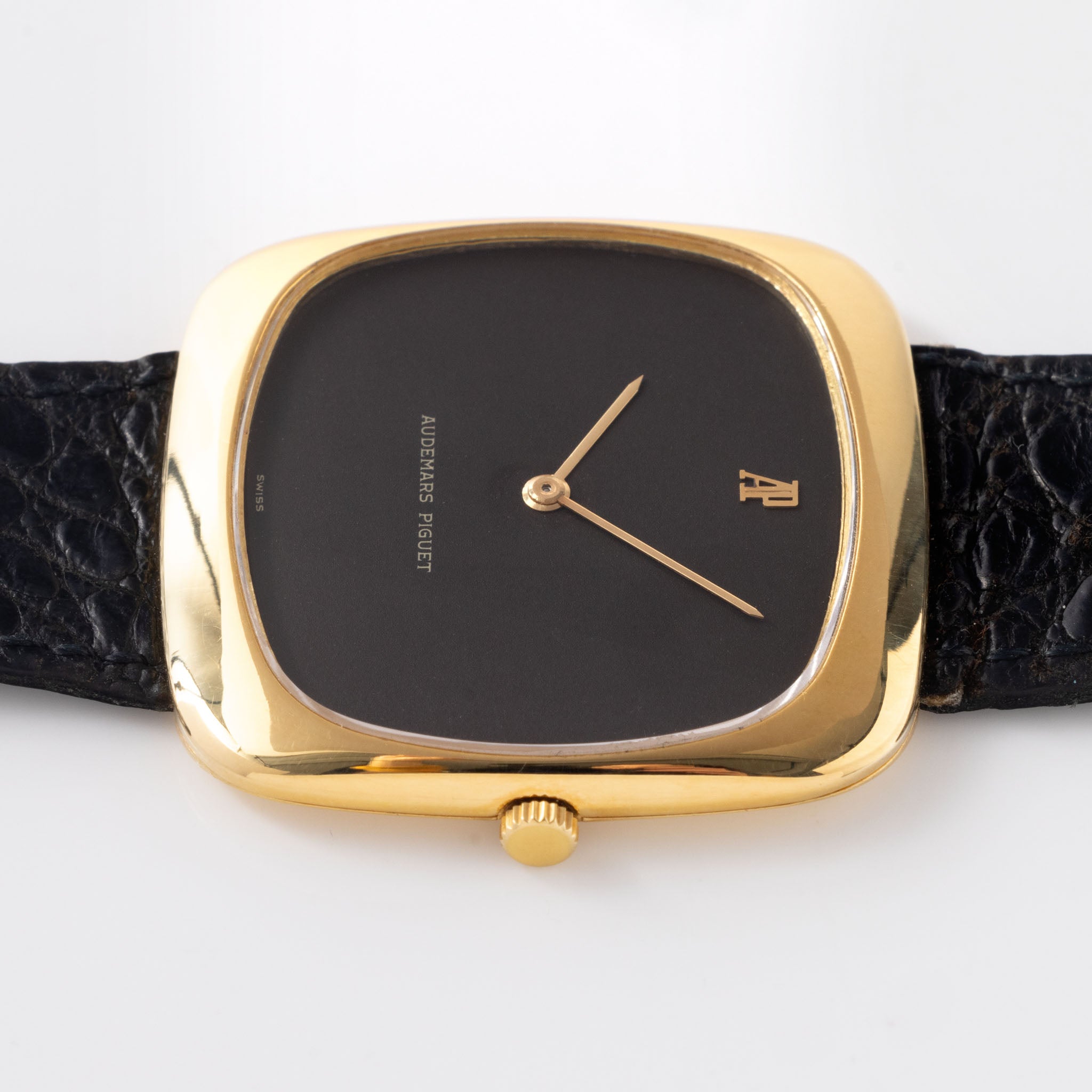 Audemars  Piguet  "Coussin " 18 k yellow gold Dresswatch “ultra thin “