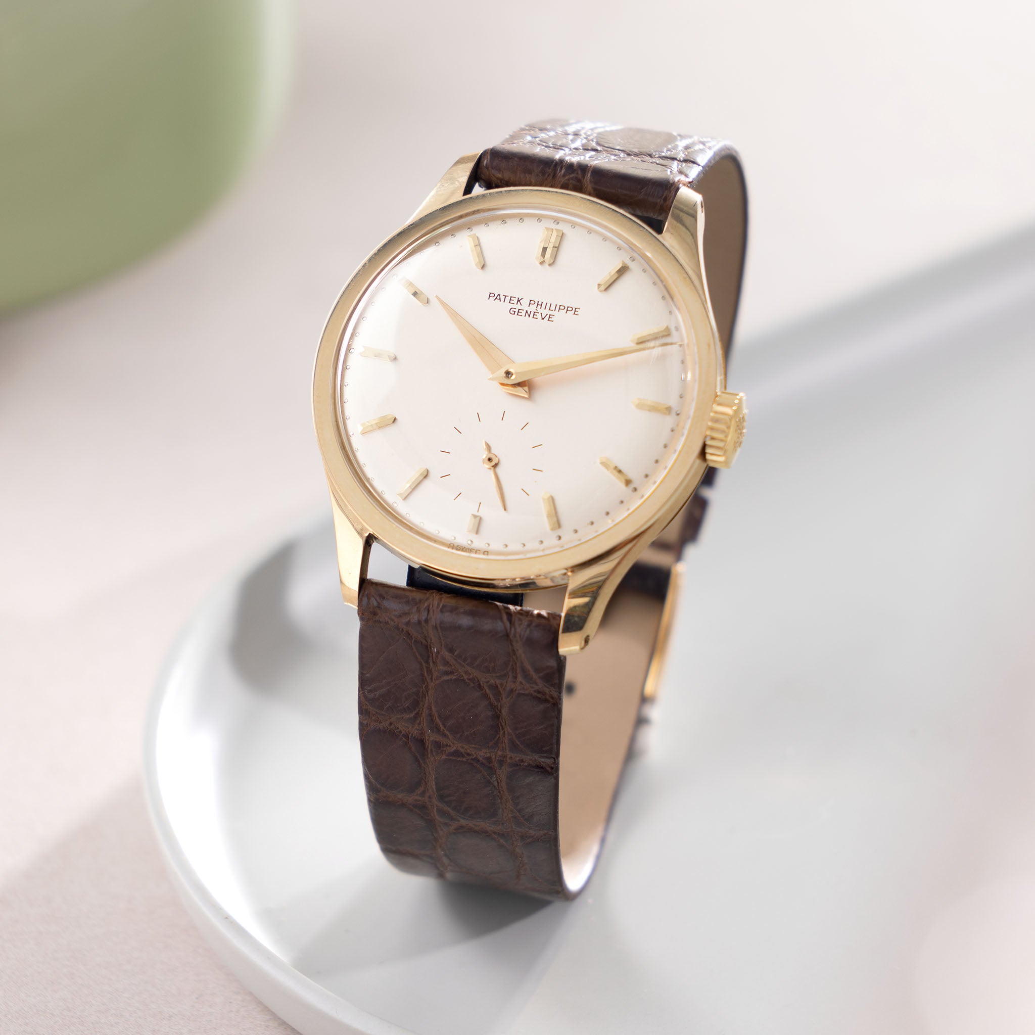 Patek Philippe Calatrava ref. 570J in 18k yellow gold silver dial with extract of the archives - incoming