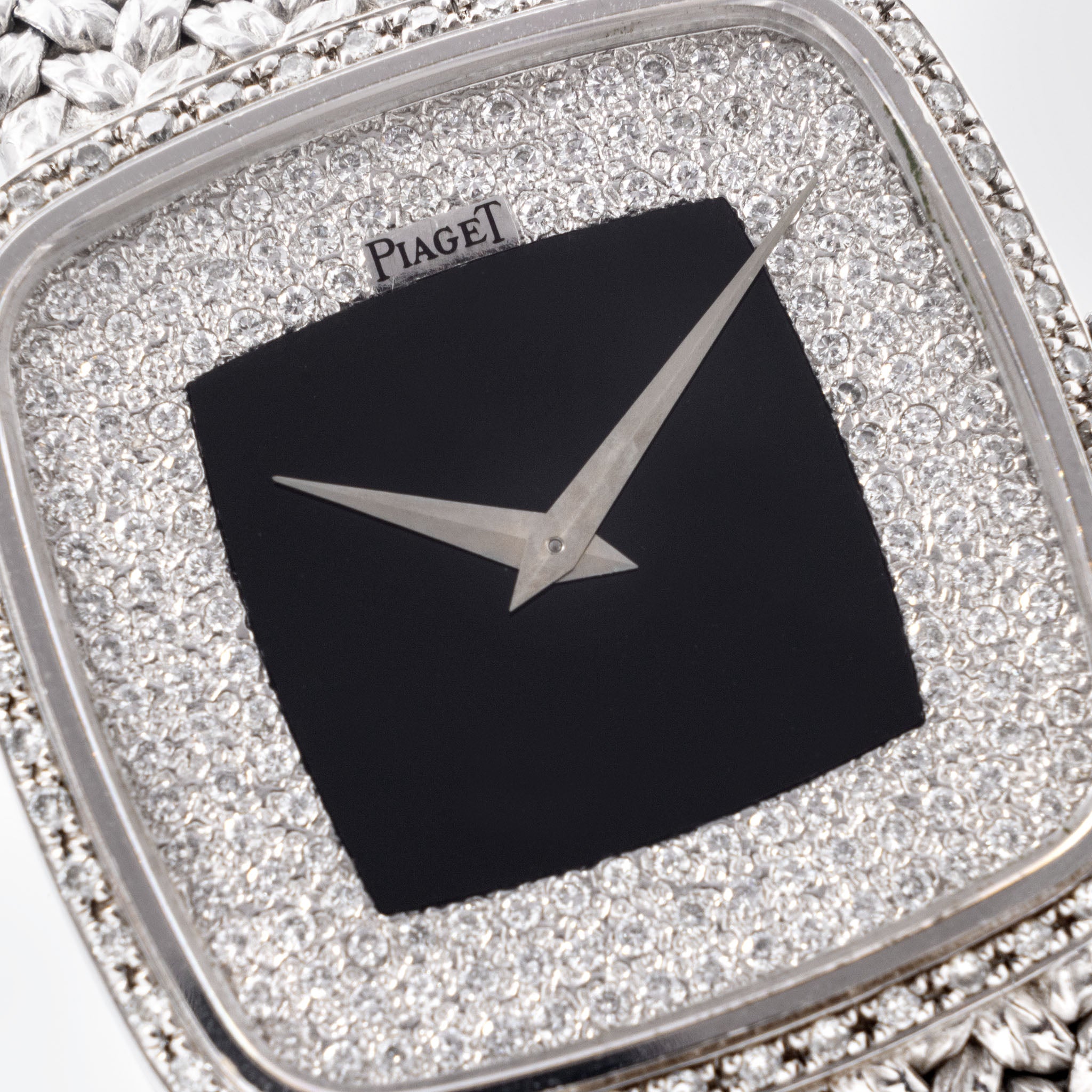 Piaget Tradition in 18K White Gold "Onyx Pavé" Dial Ref. 9775 D2