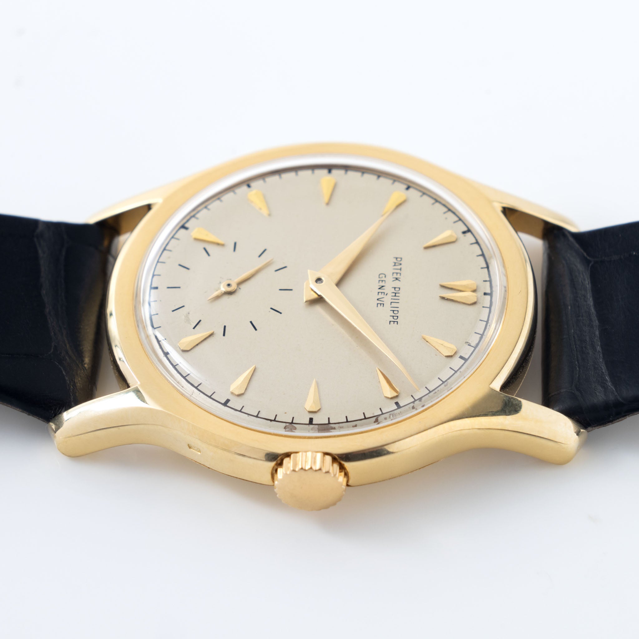 Patek Philippe Calatrava Silver Dial in 18k Yellow Gold Ref. 2450 with Extract of the Archives