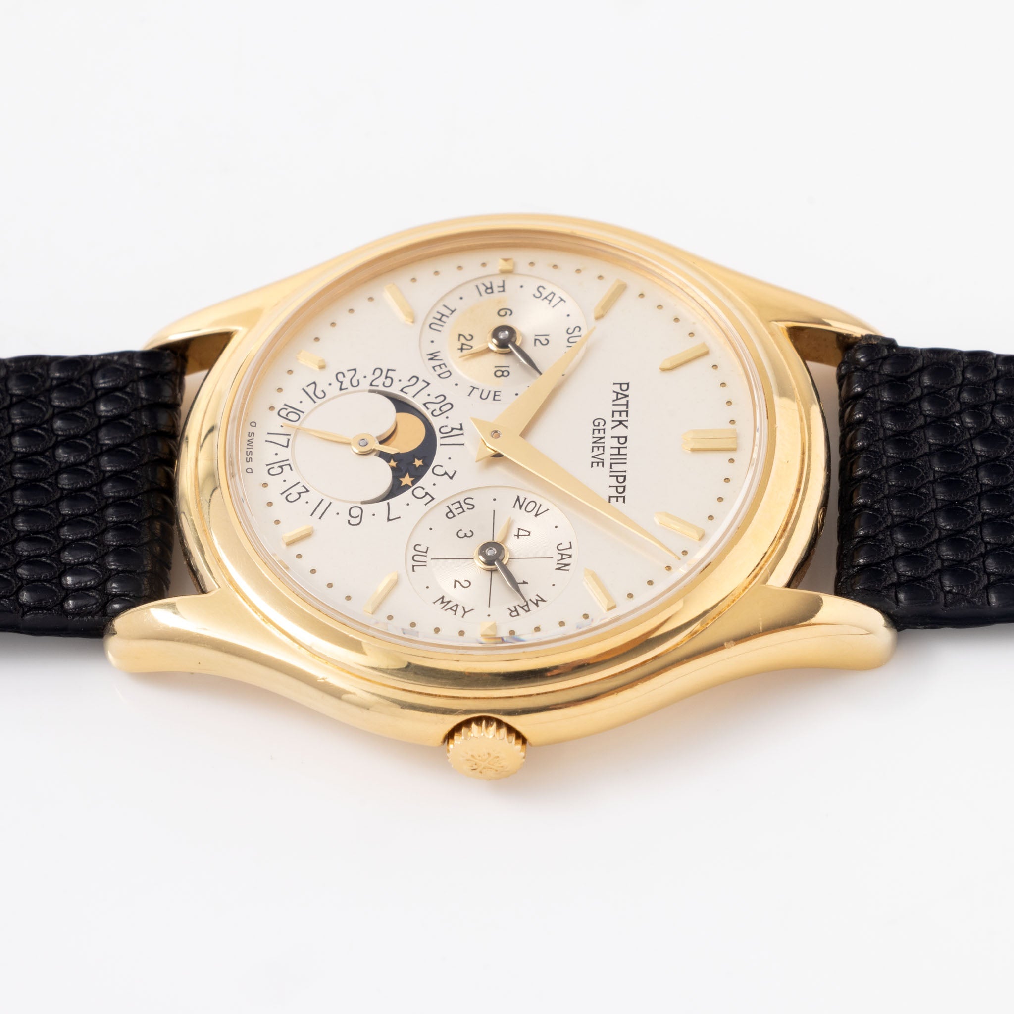 Patek Philippe Perpetual Calendar 3940J 2nd series with Box Extract of the Archives and Service Papers in 18k yellow gold