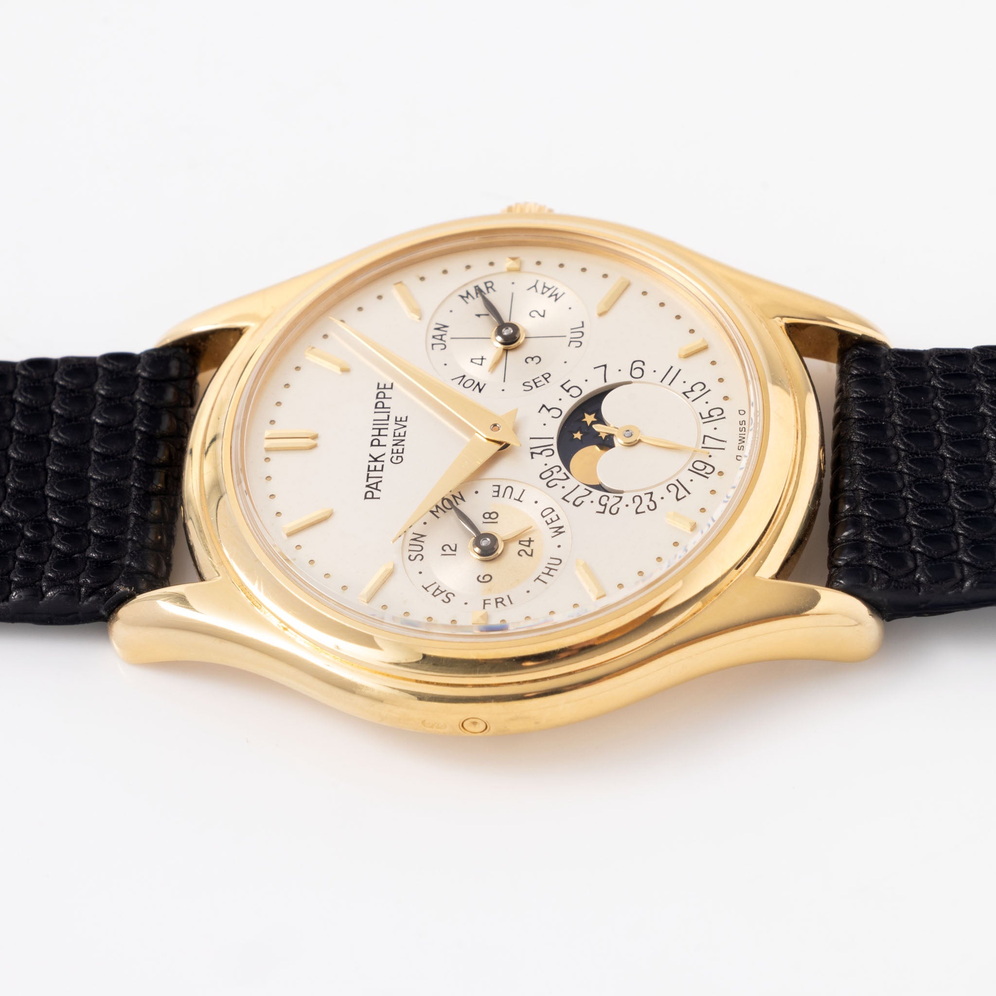 Patek Philippe Perpetual Calendar 3940J 2nd series with Box Extract of the Archives and Service Papers in 18k yellow gold