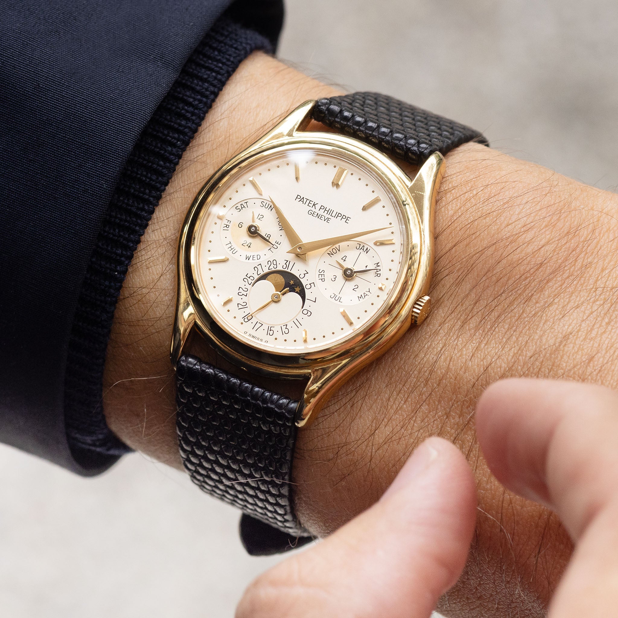 Patek Philippe Perpetual Calendar 3940J 2nd series with Box Extract of the Archives and Service Papers in 18k yellow gold