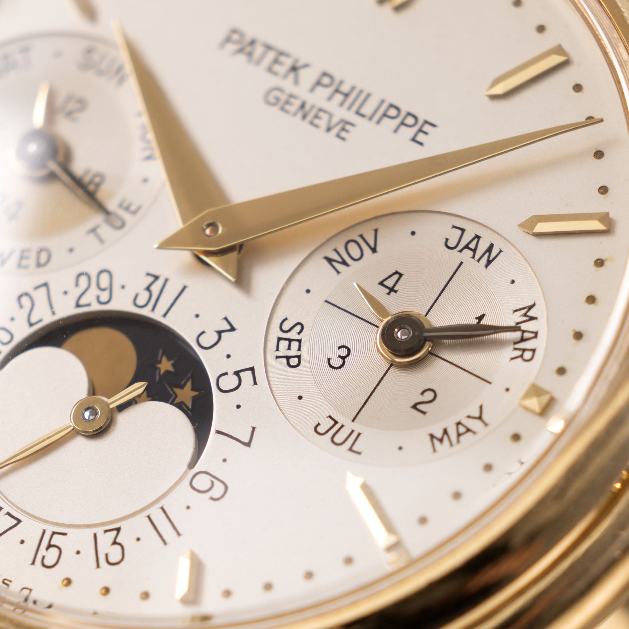 Patek Philippe Perpetual Calendar 3940J 2nd series with Box Extract of the Archives and Service Papers in 18k yellow gold