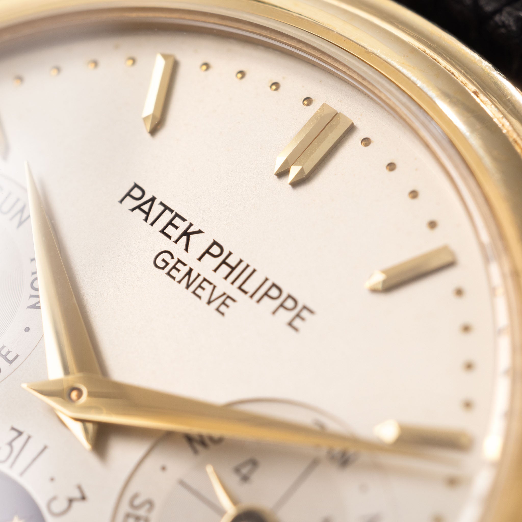 Patek Philippe Perpetual Calendar 3940J 2nd series with Box Extract of the Archives and Service Papers in 18k yellow gold