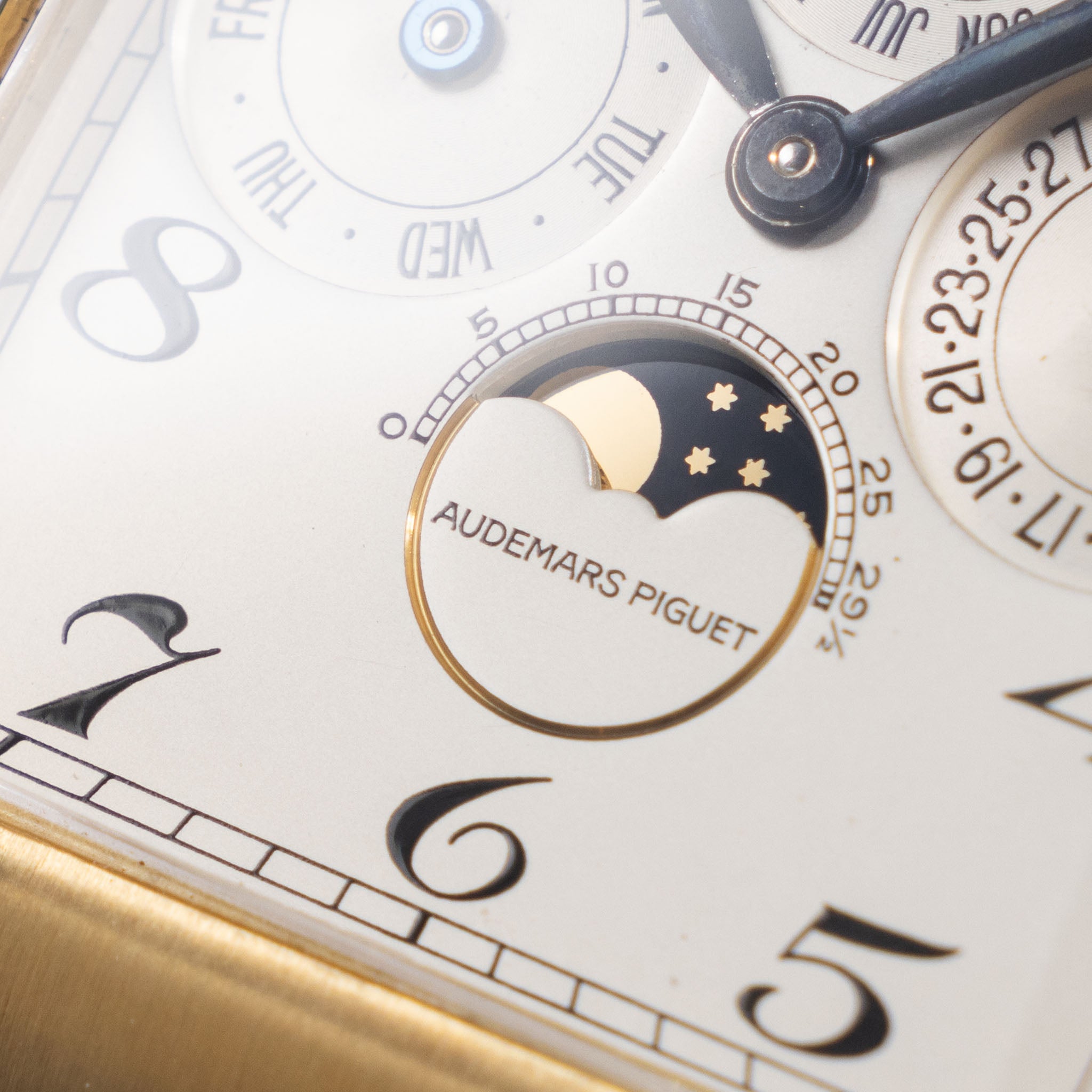 Audemars Piguet Quantième Perpetual Edward Piguet silver Dial ref 25682BA in 18 k yellow gold