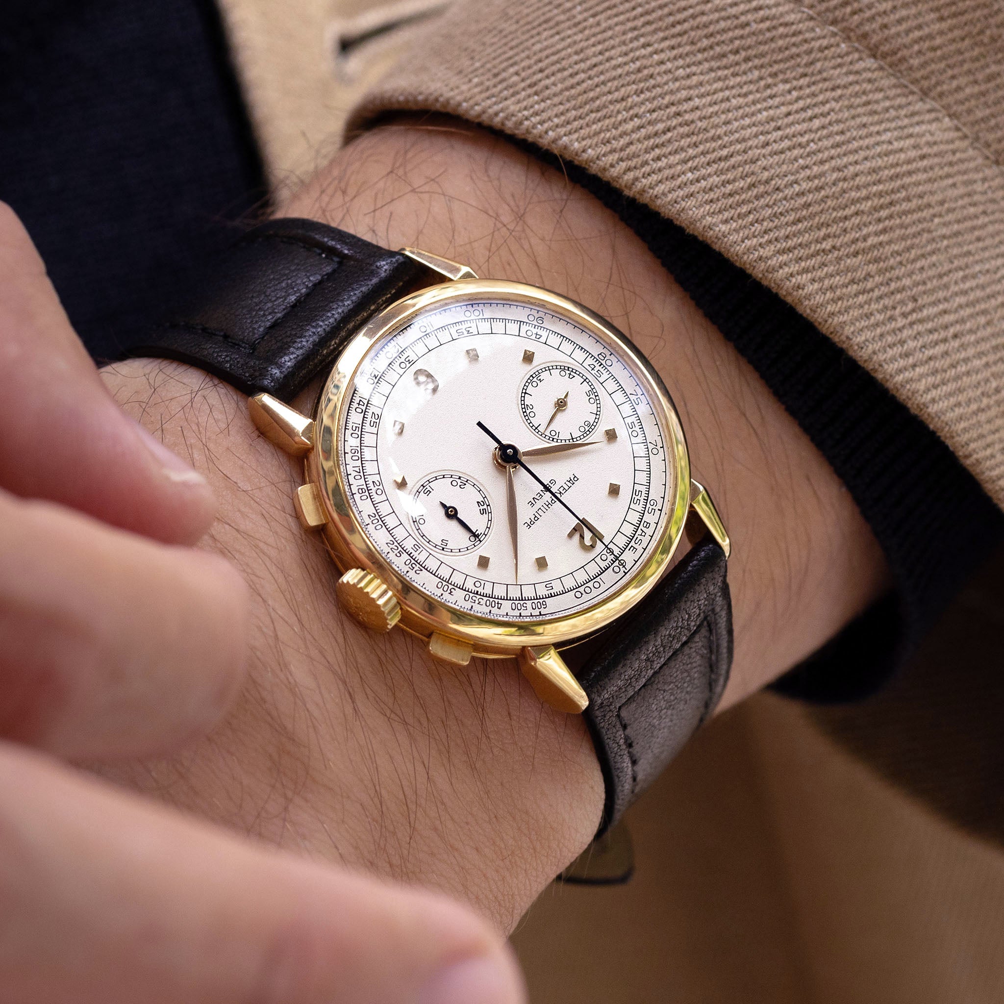 Patek Philippe Chronograph 1579J Second Series Silvered Dial in 18k Yellow Gold with Extract of the Archives