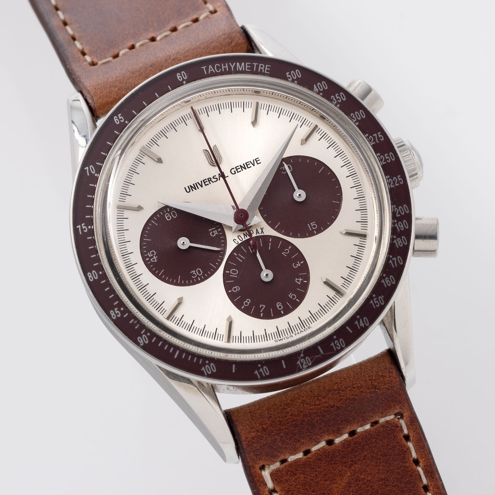Universal Genève Compax Chronograph Silver Dial Burgundy ref. 884.485