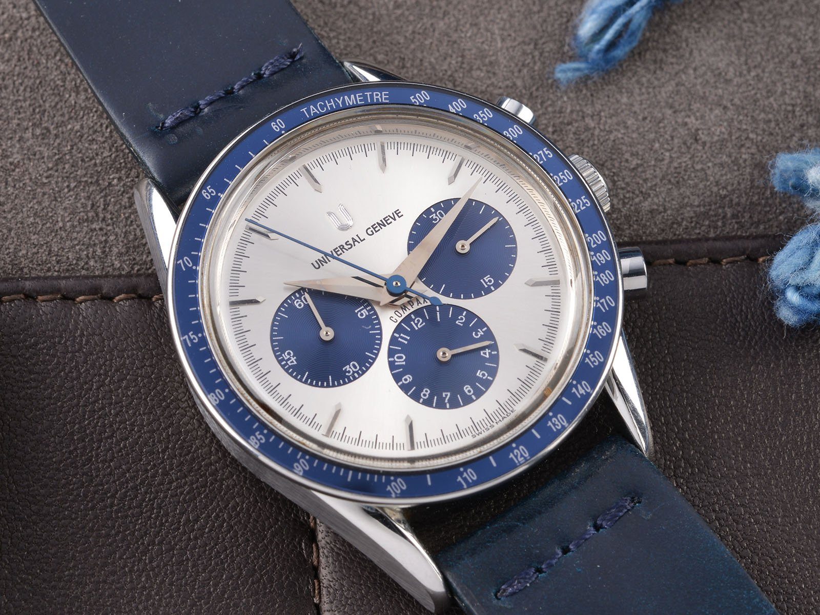 UNIVERSAL GENEVE COMPAX CHRONOGRAPH 884 . 495