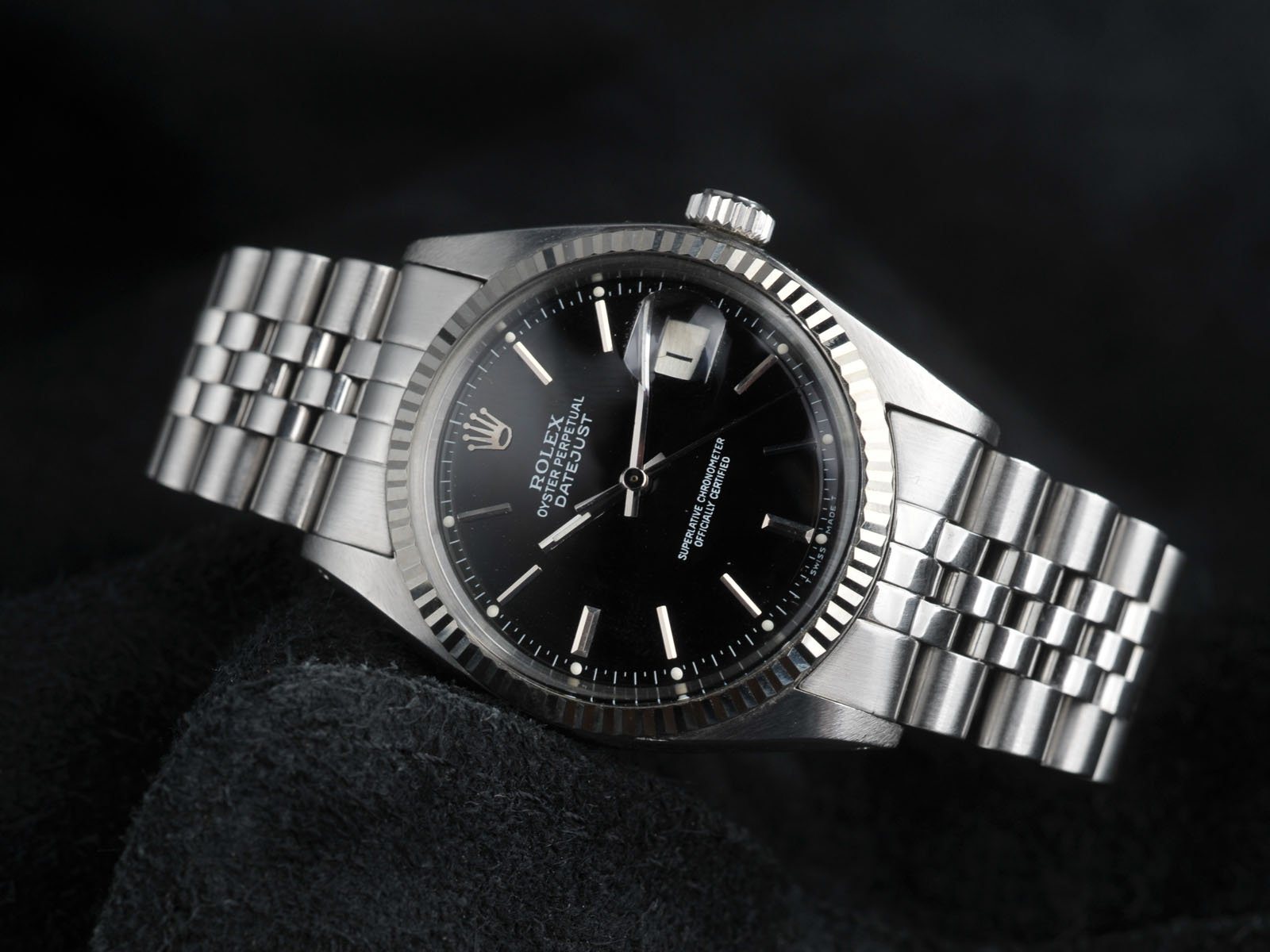 GLOSS BLACK DIAL ROLEX DATEJUST 1601