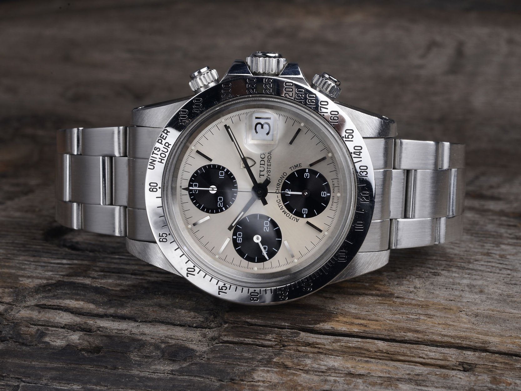 Tudor b outlet