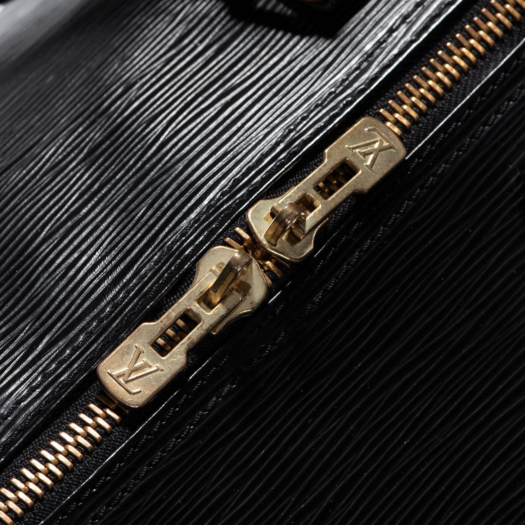 Louis Vuitton LV Boston Bag Keepall 55 Black Epi 423697