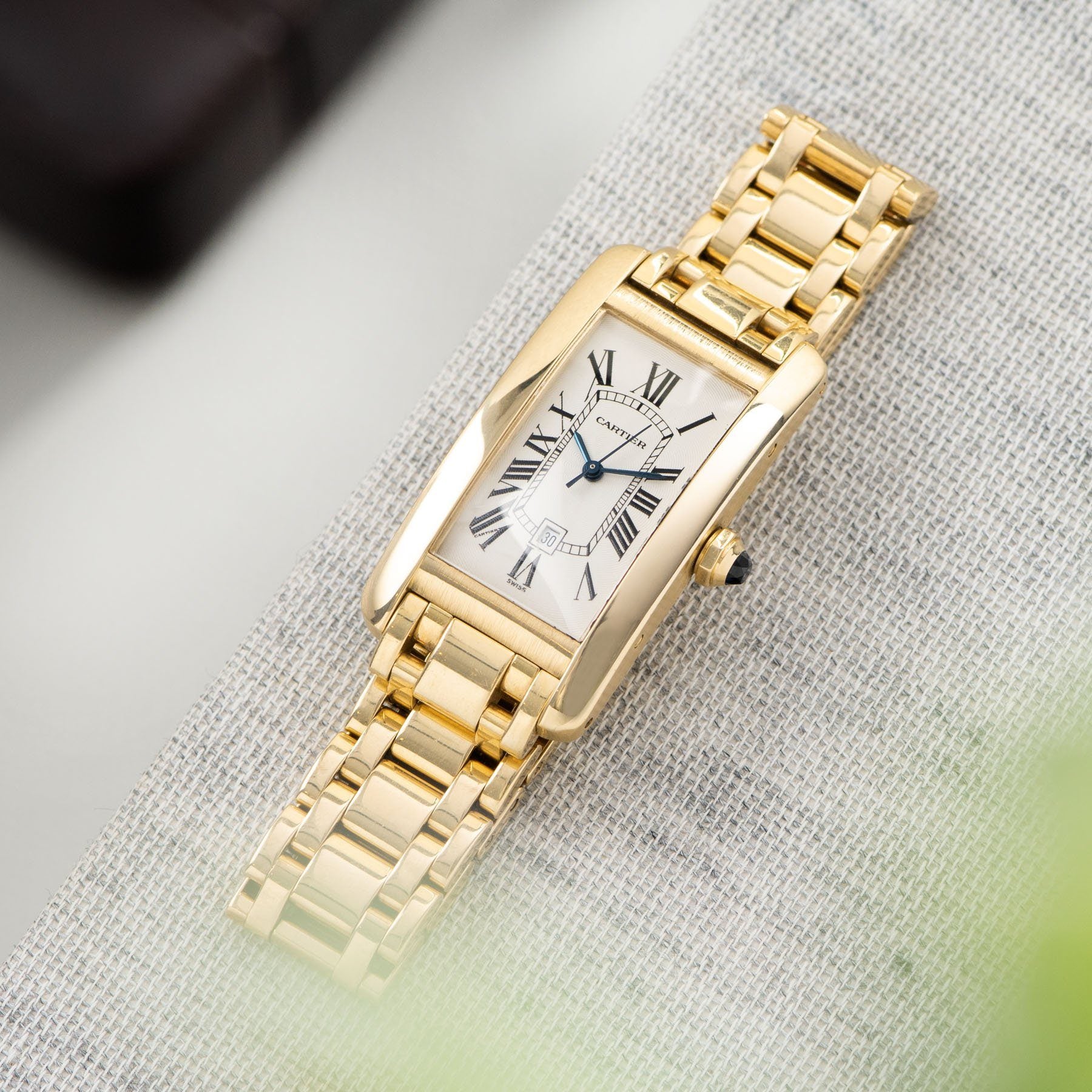 Cartier tank store yellow gold