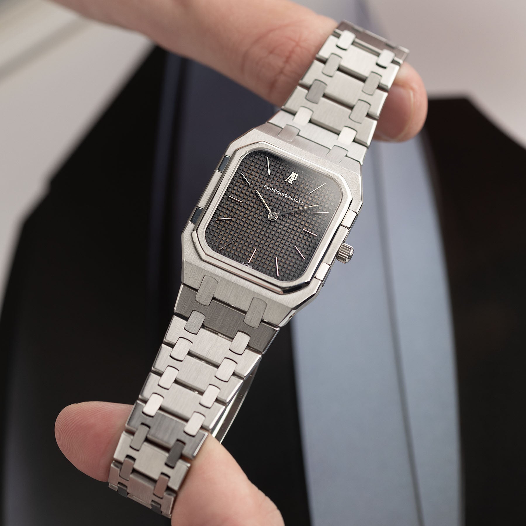 Audemars piguet square outlet watch