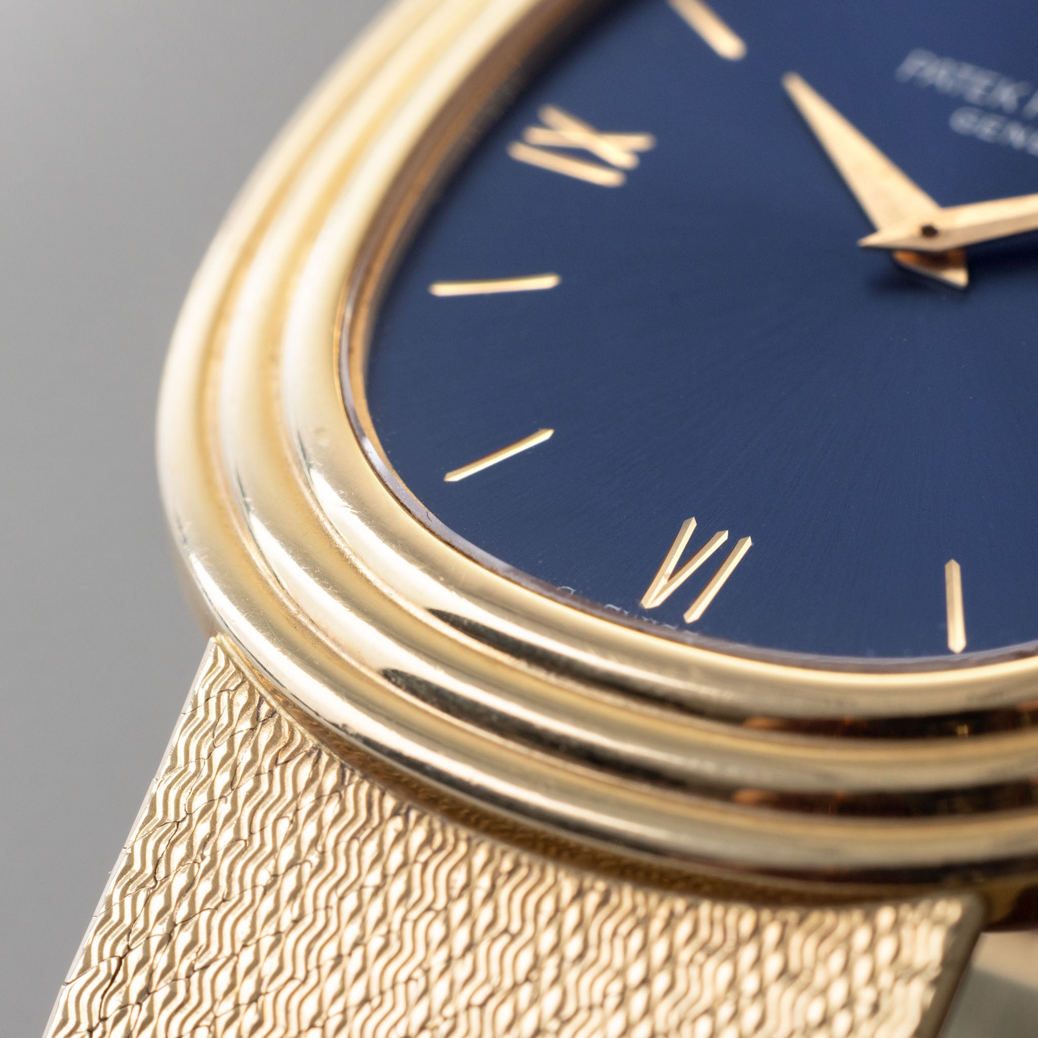 Patek Phillipe Ellipse 3634/2 18 k Yellow Gold Engraved Dial