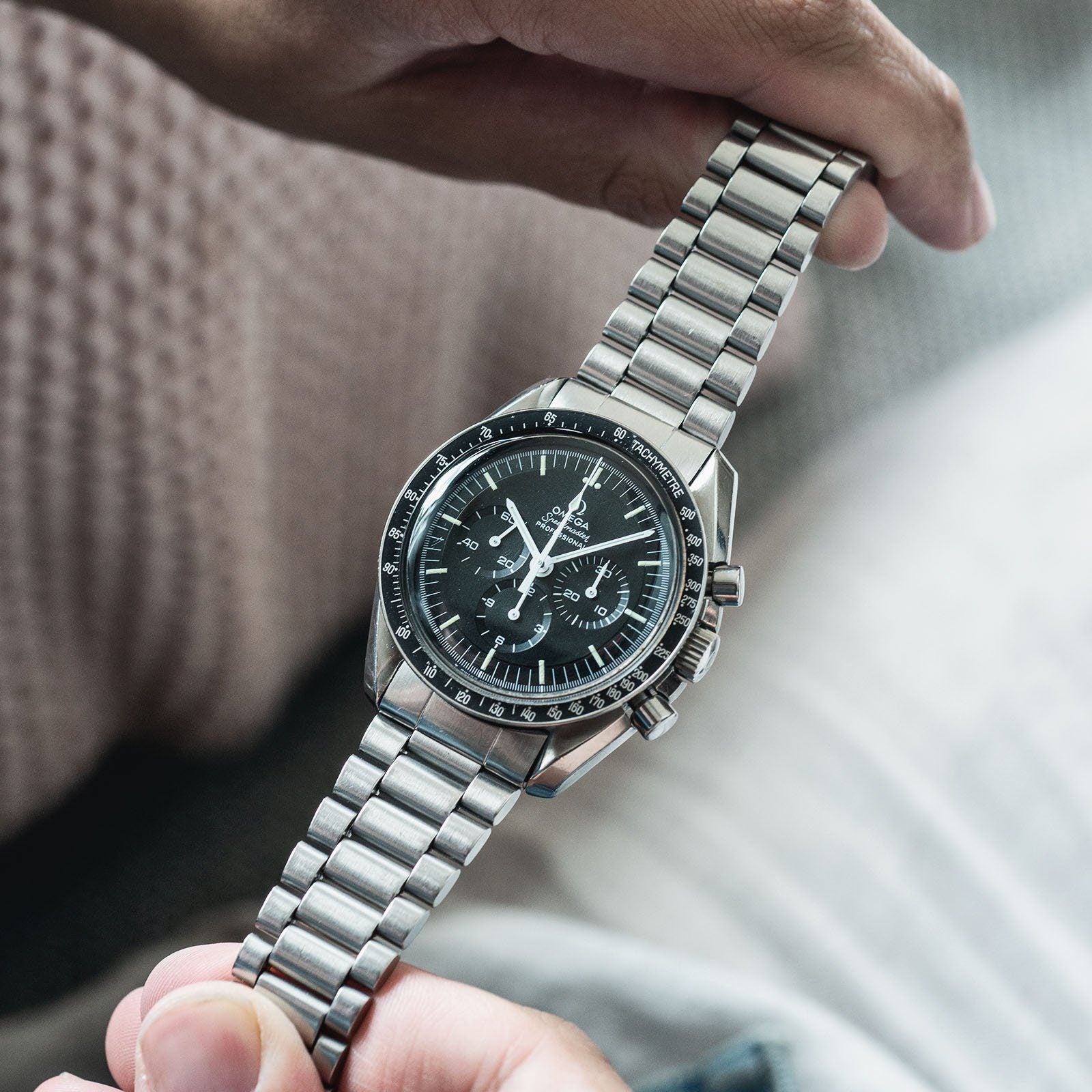 Omega speedmaster straight discount writing